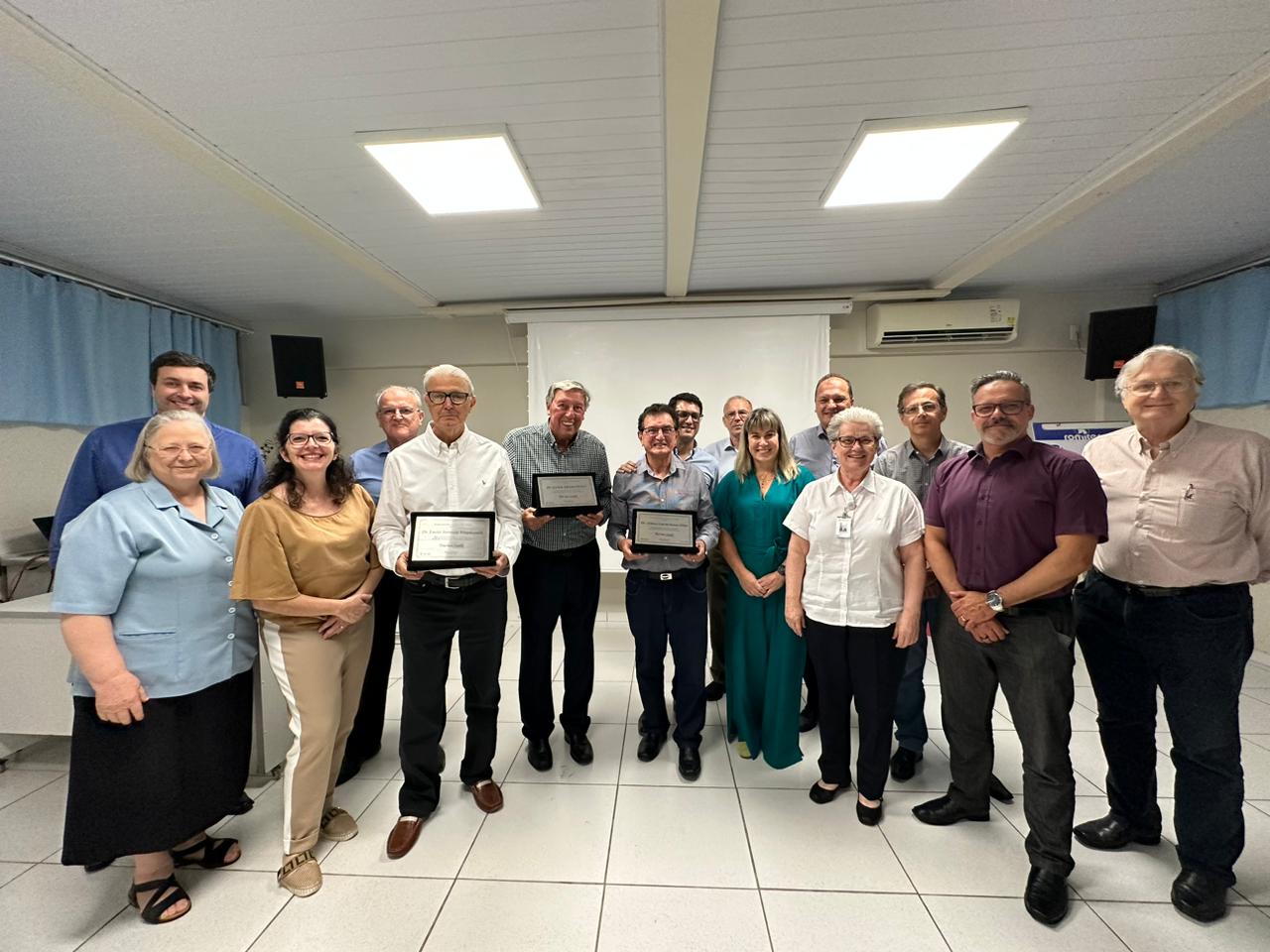 Dire&ccedil;&atilde;o homenageia tr&ecirc;s m&eacute;dicos que auxiliaram na hist&oacute;ria do HSJos&eacute;