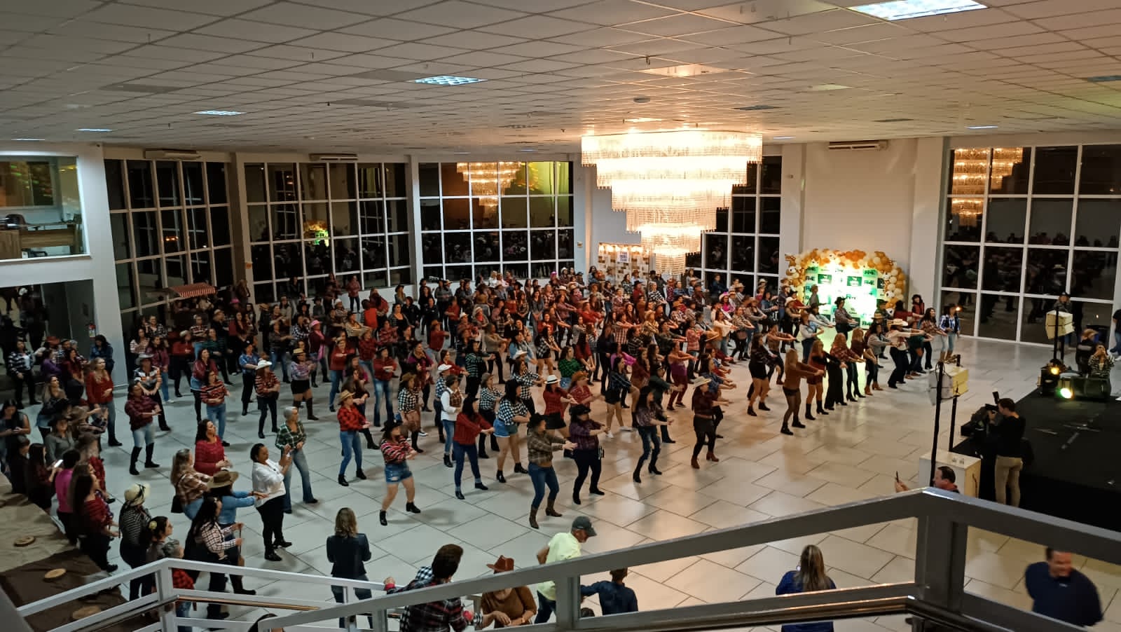 I&ccedil;ara Entre Elas re&uacute;ne mais de 500 mulheres em Festa Country
