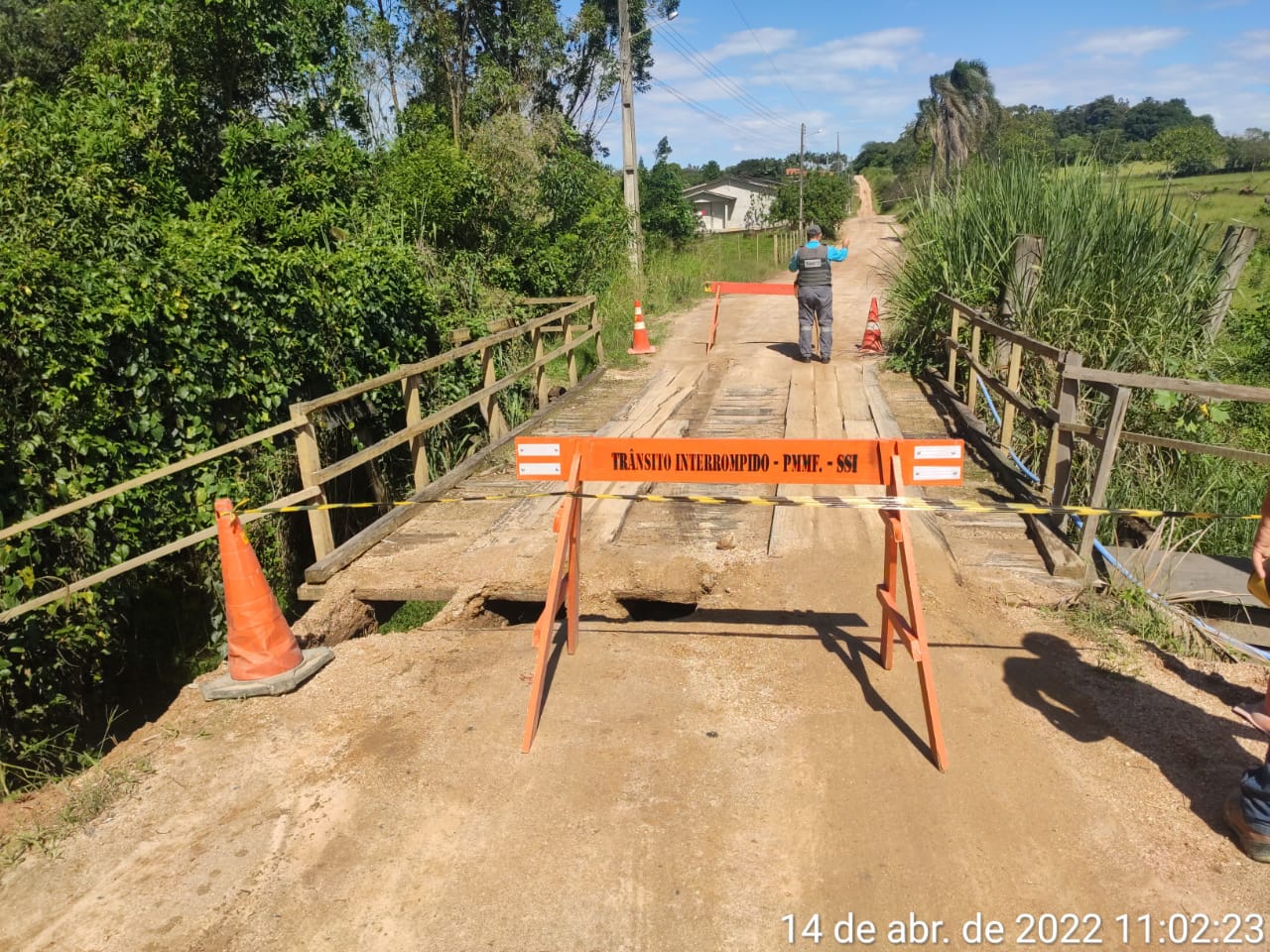 Ponte entre I&ccedil;ara e Morro da Fuma&ccedil;a est&aacute; interditada pela Defesa Civil