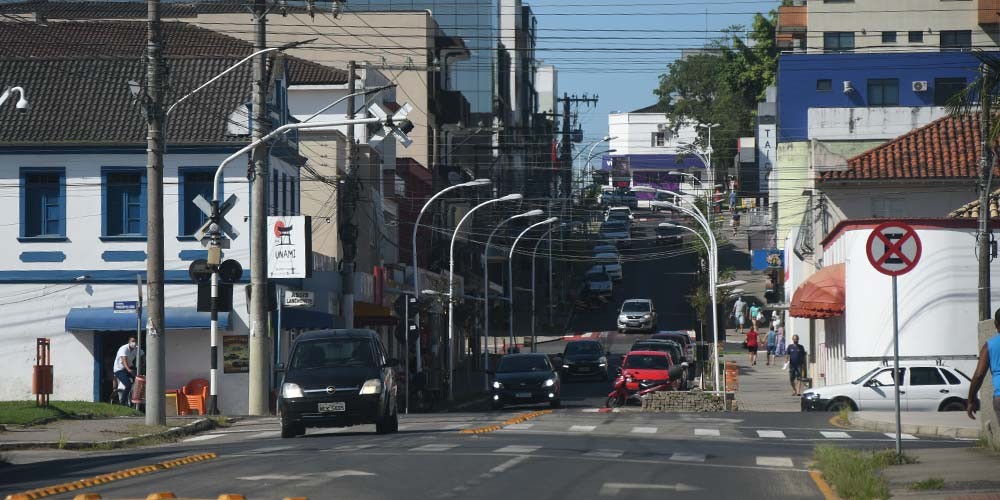 Novo hor&aacute;rio do com&eacute;rcio gera descontentamento de lojistas em I&ccedil;ara