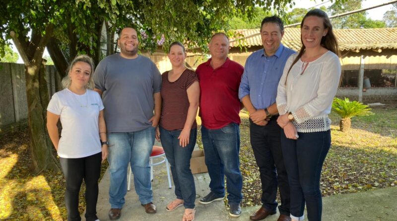 Secretaria de Agricultura de I&ccedil;ara recebe visita de profissionais de Lajeado