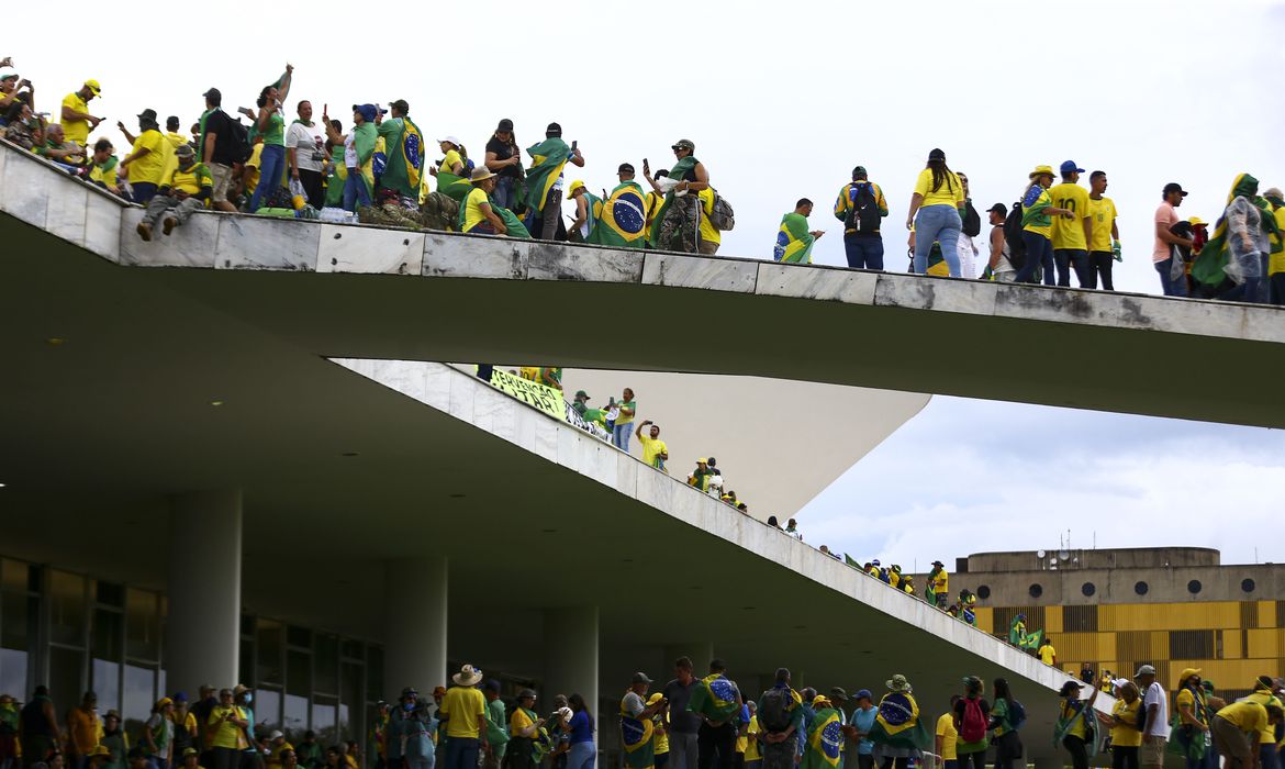 Manifestantes invadem Congresso, Planalto e STF em Bras&iacute;lia (DF)