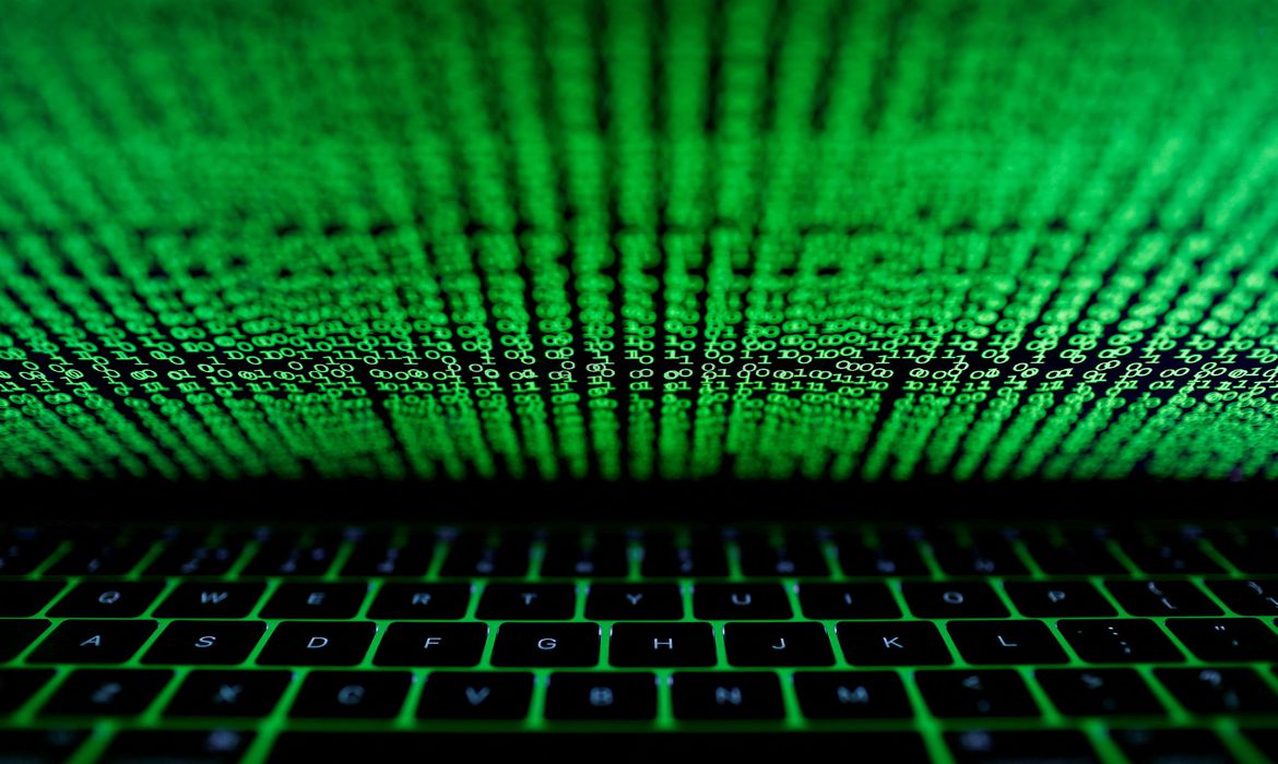 Den&uacute;ncias de crimes com discurso de &oacute;dio na internet crescem em 2022