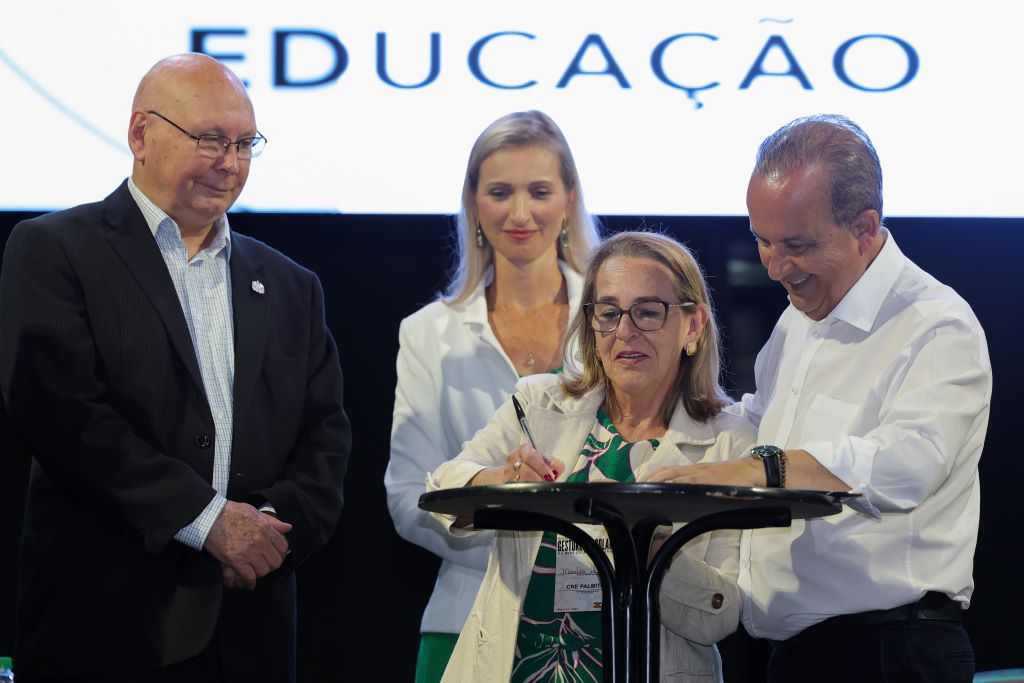 Novos diretores escolares da Rede Estadual de Ensino de SC s&atilde;o empossados