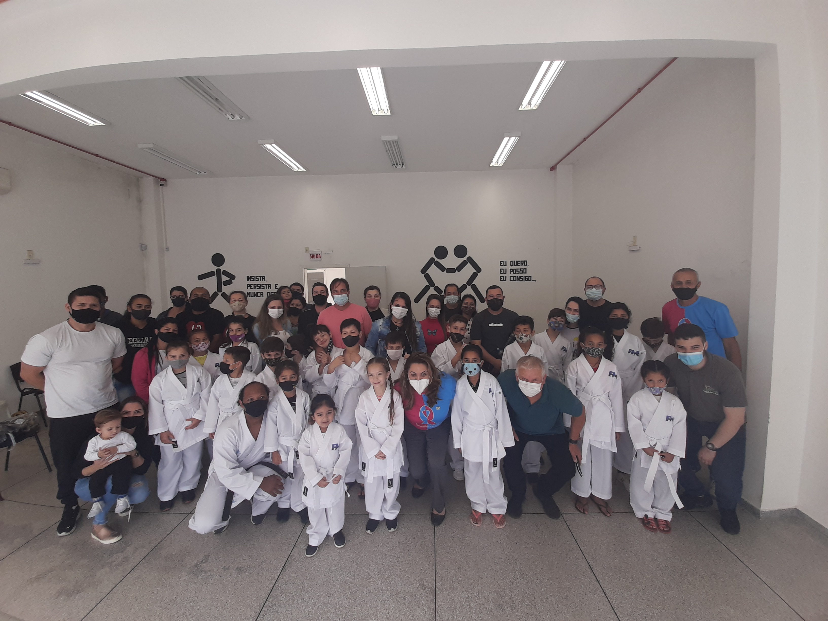 Karatecas do Futuro recebem kimonos do Governo de I&ccedil;ara