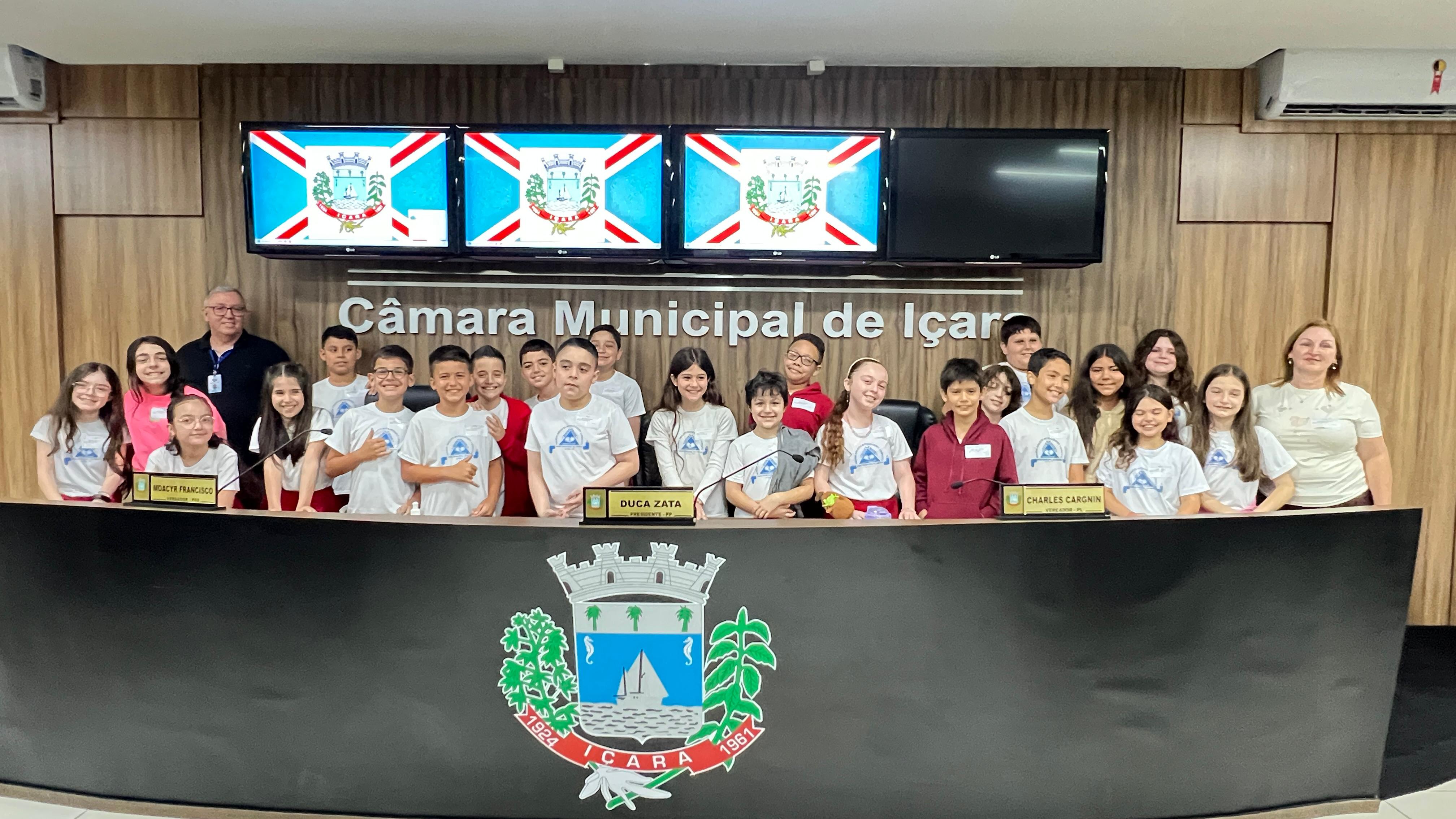 Estudantes da Escola Maria Arlete conhecem o Poder Legislativo Municipal