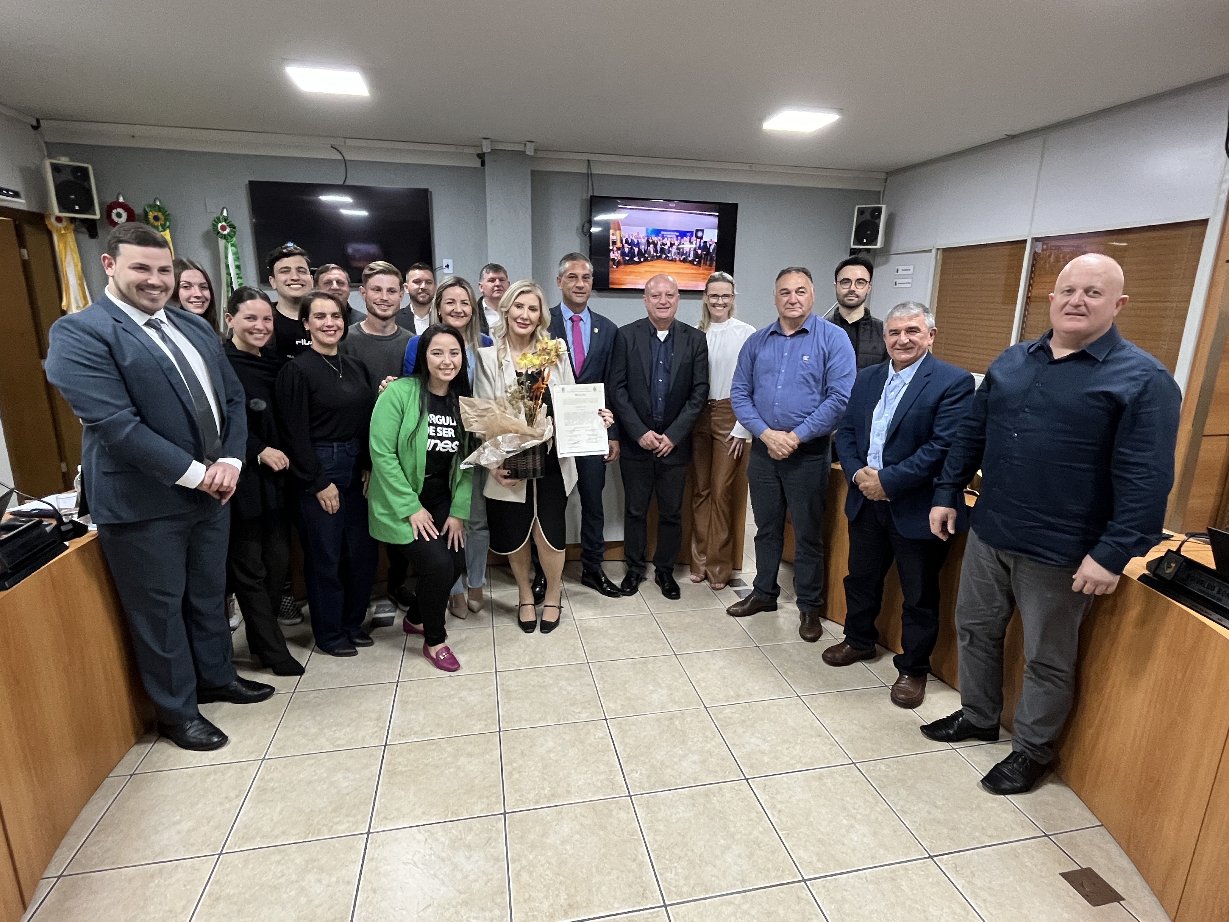 Luciane Ceretta recebe Mo&ccedil;&atilde;o de Apoio na C&acirc;mara de Urussanga (SC)
