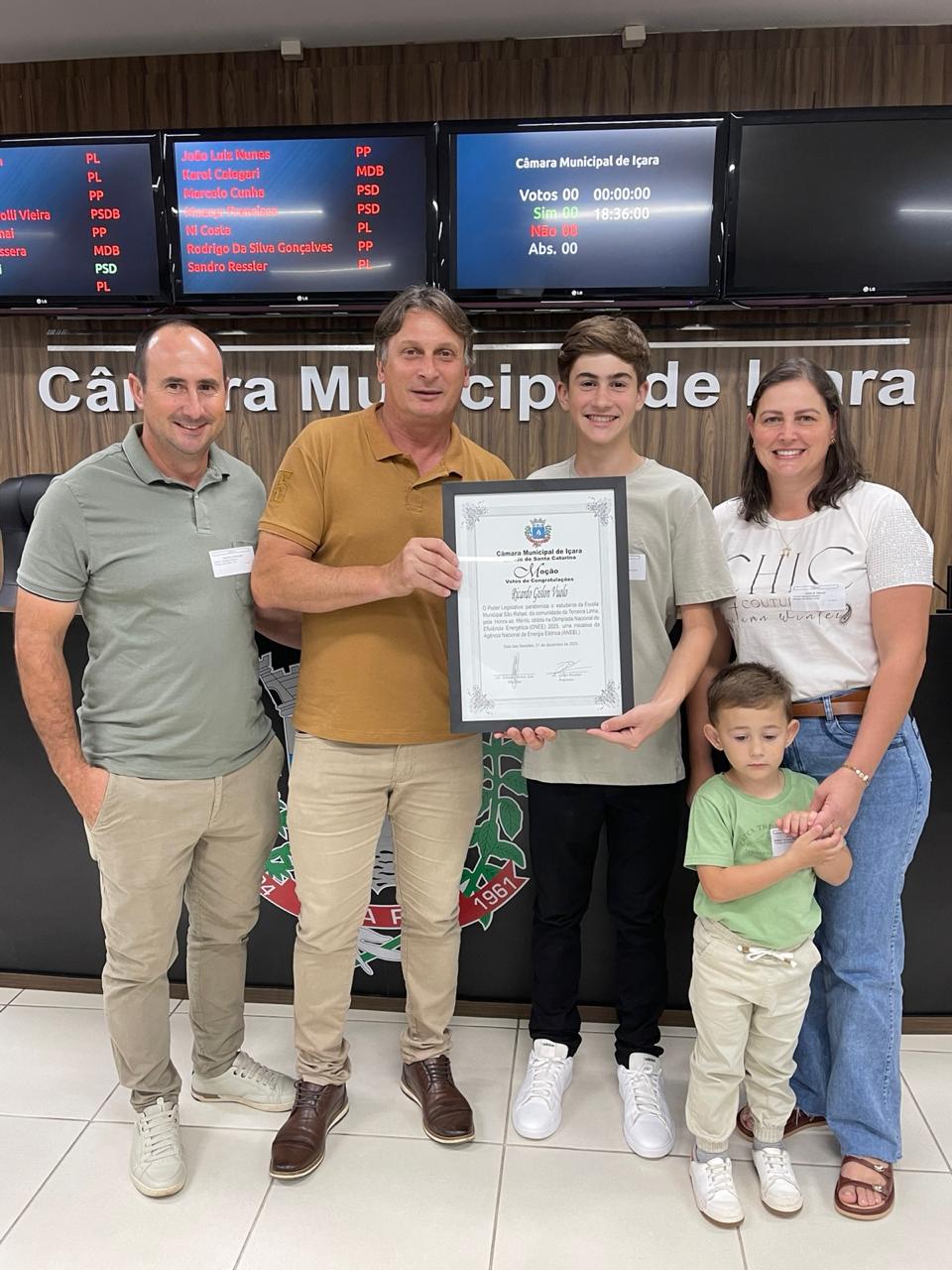 Estudante da Escola Municipal S&atilde;o Rafael recebe homenagem do Legislativo