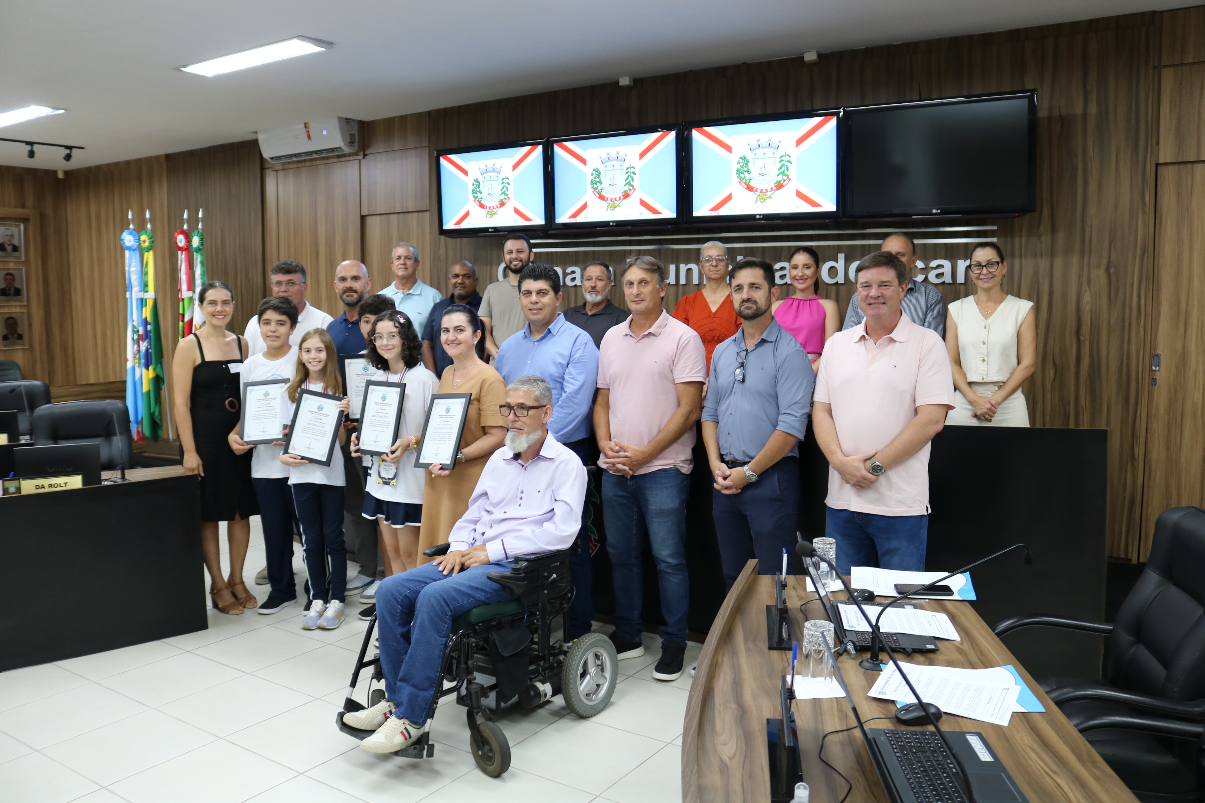 Alunos premiados em Olimp&iacute;ada de Matem&aacute;tica na Tail&acirc;ndia recebem mo&ccedil;&otilde;es 