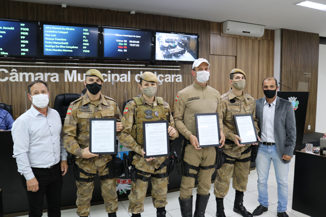 Policiais recebem mo&ccedil;&otilde;es de congratula&ccedil;&otilde;es por atos de bravura
