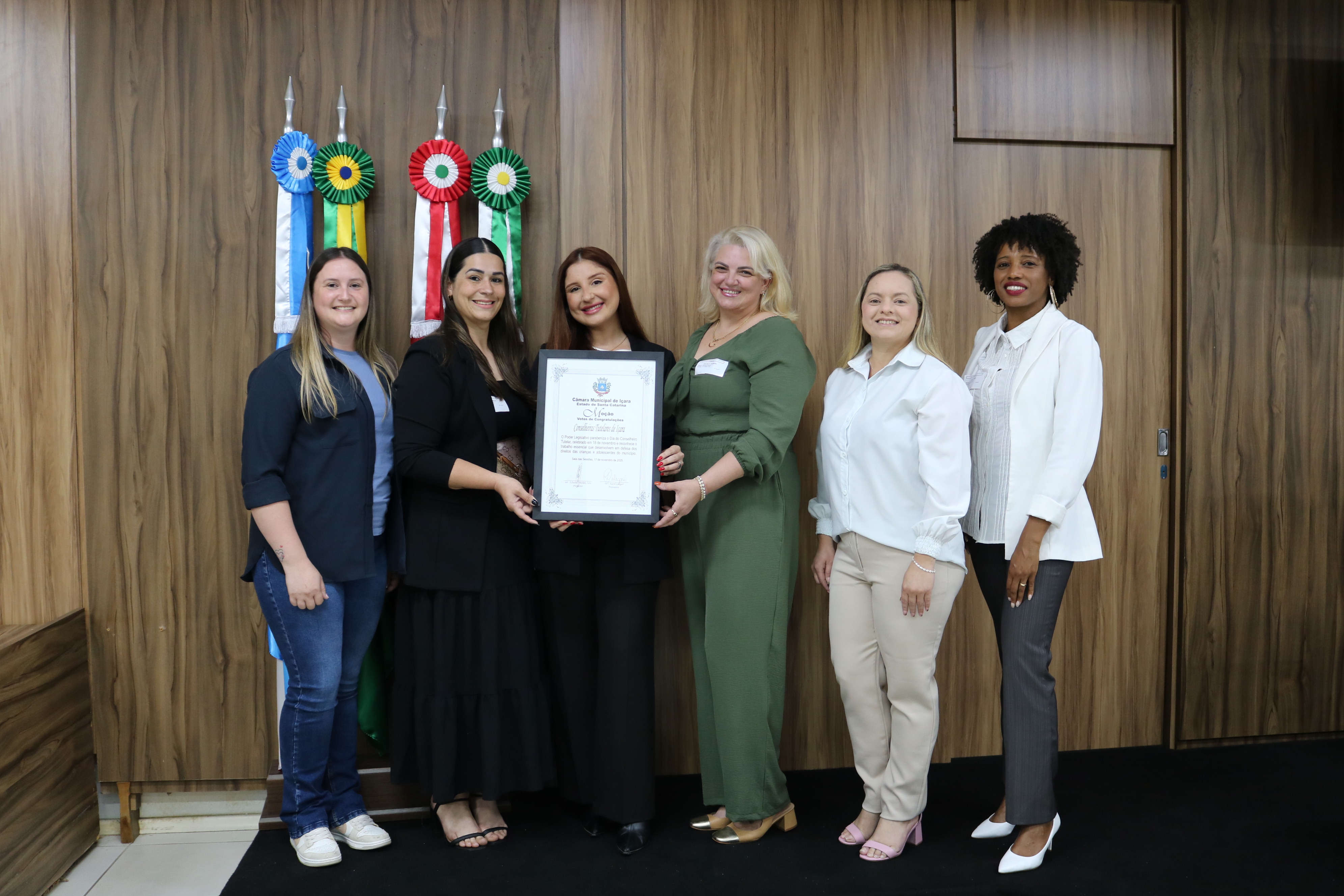 Conselheiras Tutelares s&atilde;o homenageadas atrav&eacute;s de mo&ccedil;&atilde;o em I&ccedil;ara (SC)