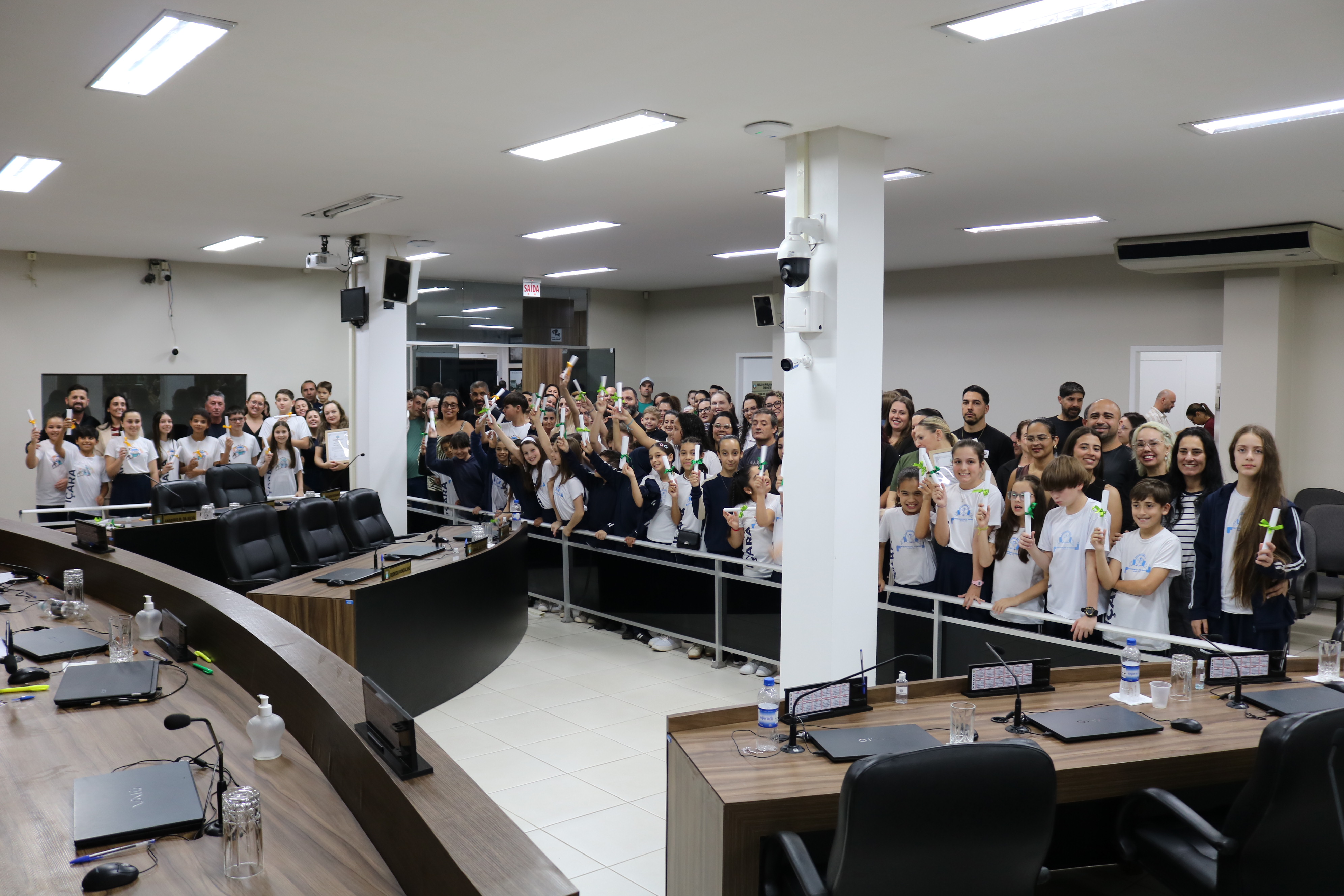 Escolas recebem mo&ccedil;&otilde;es de congratula&ccedil;&otilde;es pelas conquistas na OBAFOG