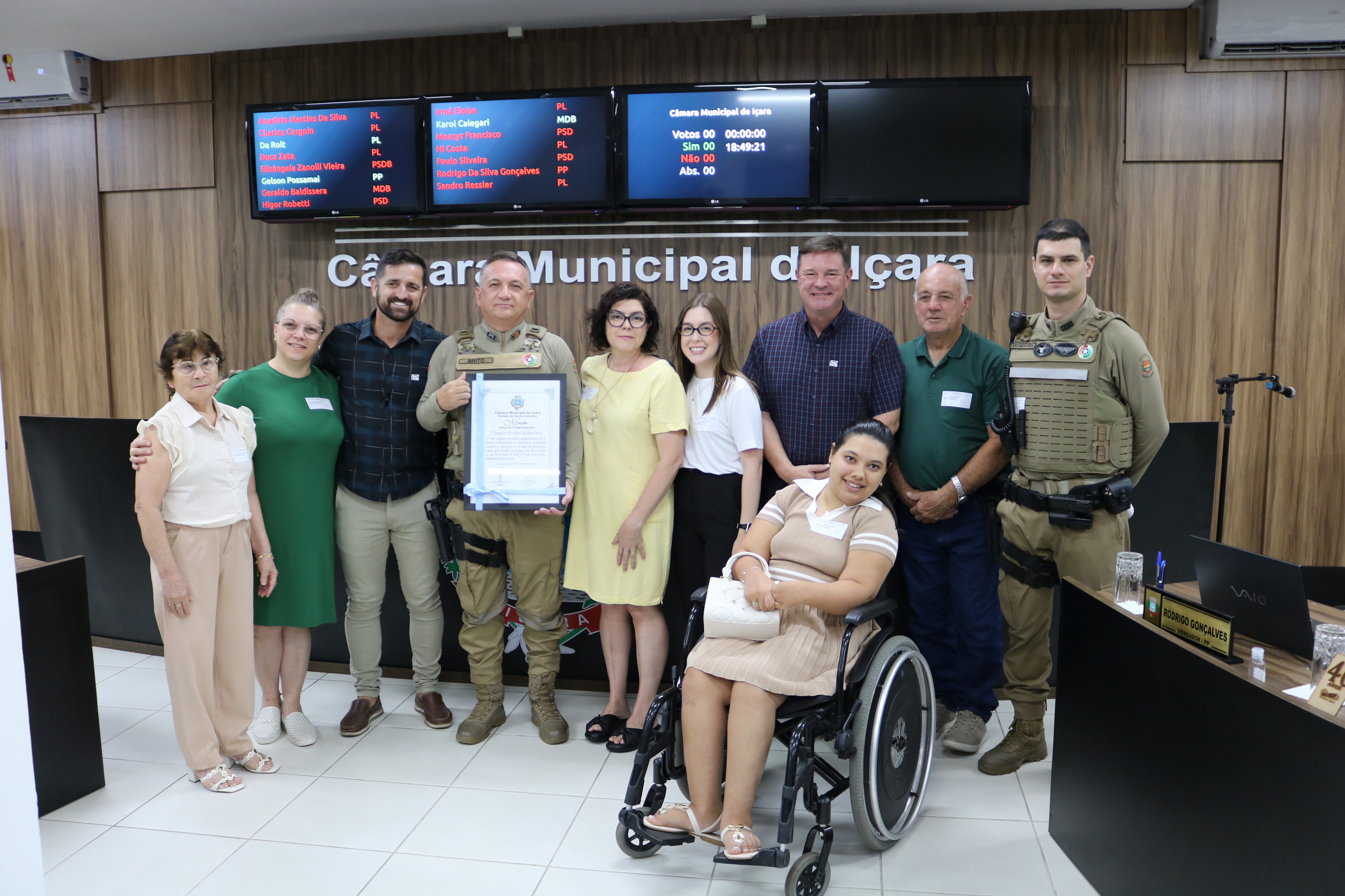 Mo&ccedil;&atilde;o de Congratula&ccedil;&otilde;es &eacute; entregue por salvamento de beb&ecirc; em I&ccedil;ara (SC)