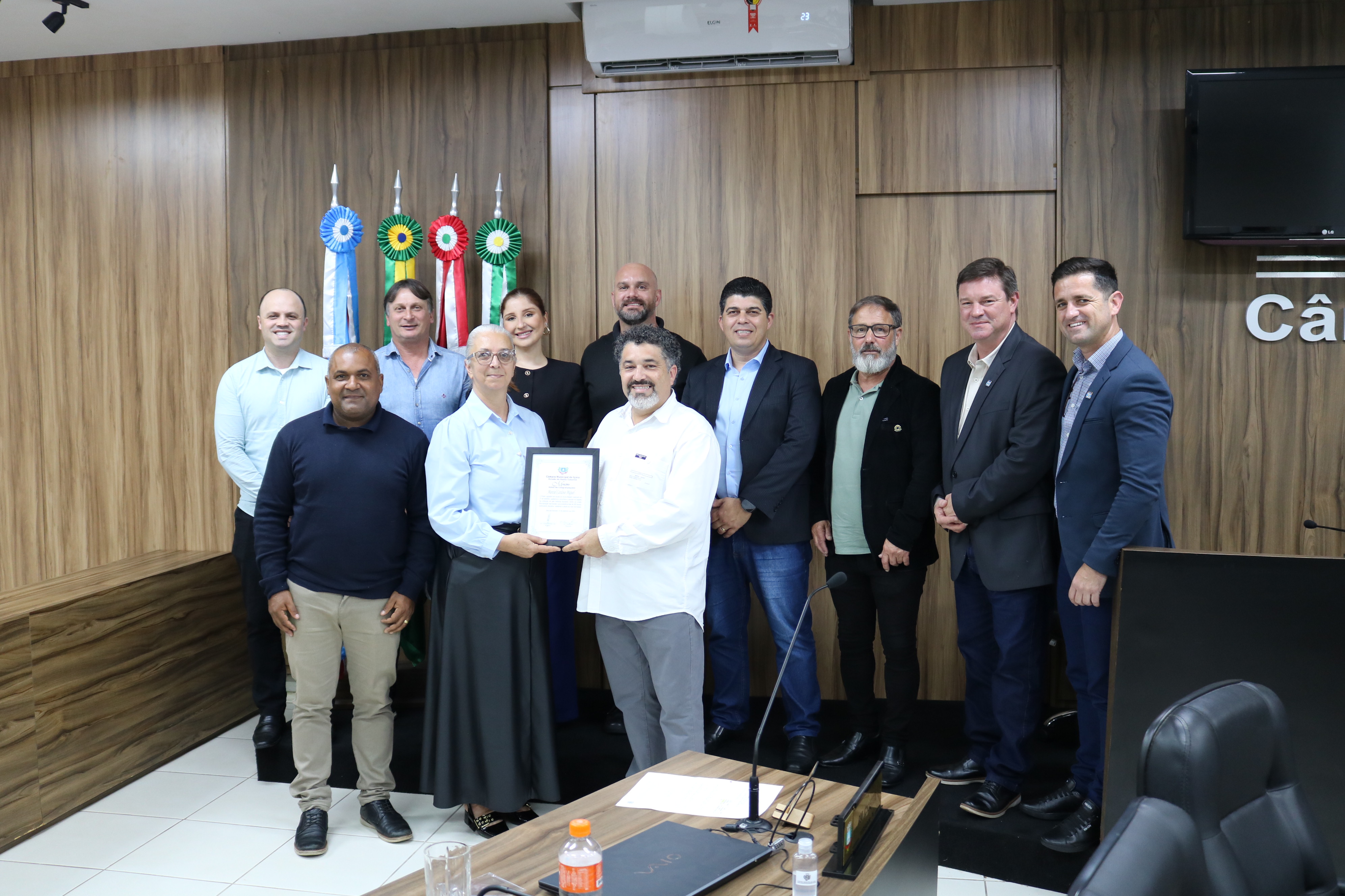 Maestro Marciel Cardoso Miguel recebe mo&ccedil;&atilde;o do Legislativo