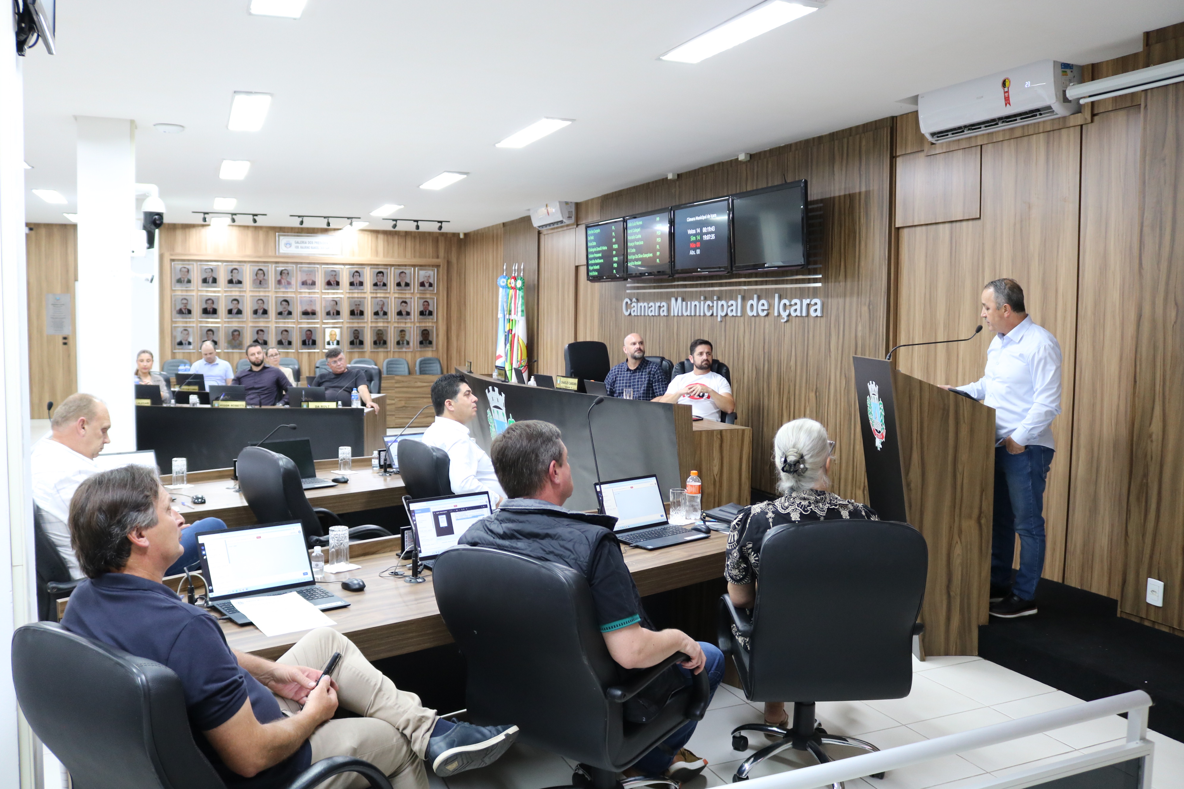 Modelo escola c&iacute;vico-militar &eacute; explanado aos vereadores de I&ccedil;ara (SC)