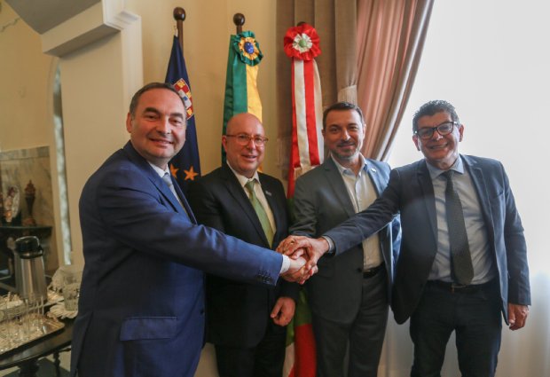 Mois&eacute;s recebe comitiva para comemorar os 275 anos dos A&ccedil;ores em SC