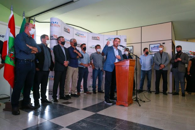 Mois&eacute;s confirma melhorias no aeroporto de Forquilhinha e mais R$ 61 milh&otilde;es