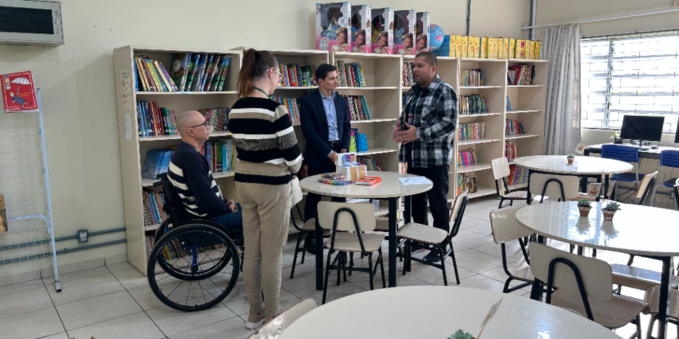 Em Crici&uacute;ma (SC), escola destaque em alfabetiza&ccedil;&atilde;o recebe reconhecimento do MPSC
