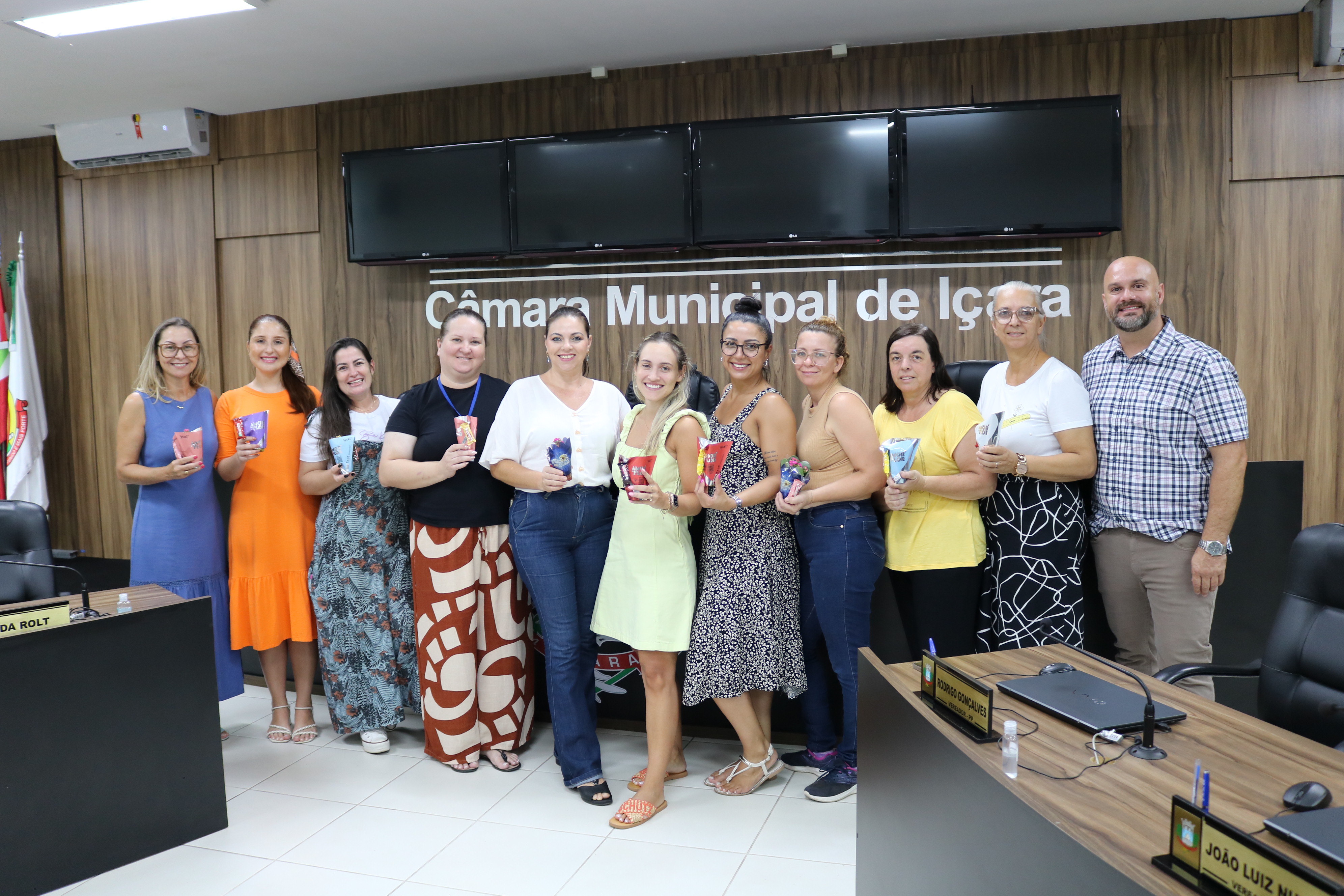 Dia Internacional da Mulher &eacute; lembrado pela C&acirc;mara Municipal de I&ccedil;ara (SC)