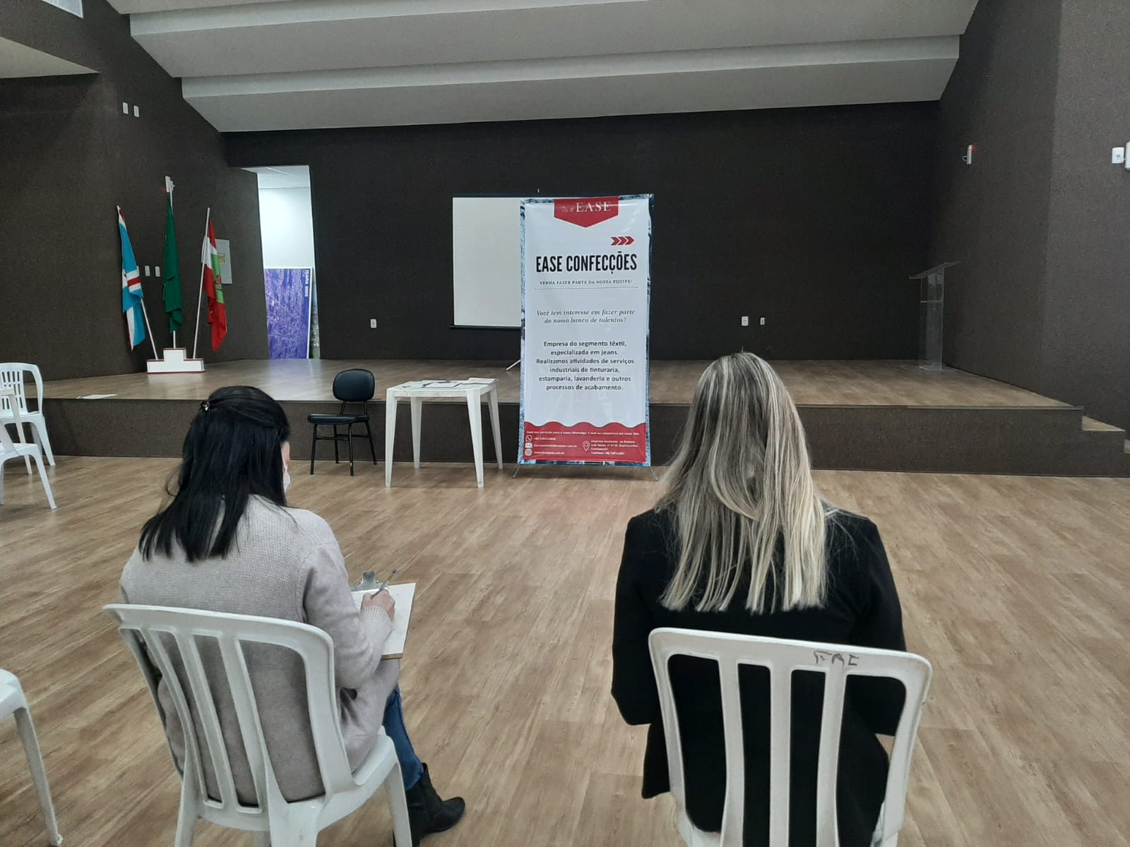 Mutir&atilde;o com 20 vagas de empregos  est&aacute; acontecendo no Pa&ccedil;o Municipal &Acirc;ngelo Lodetti.