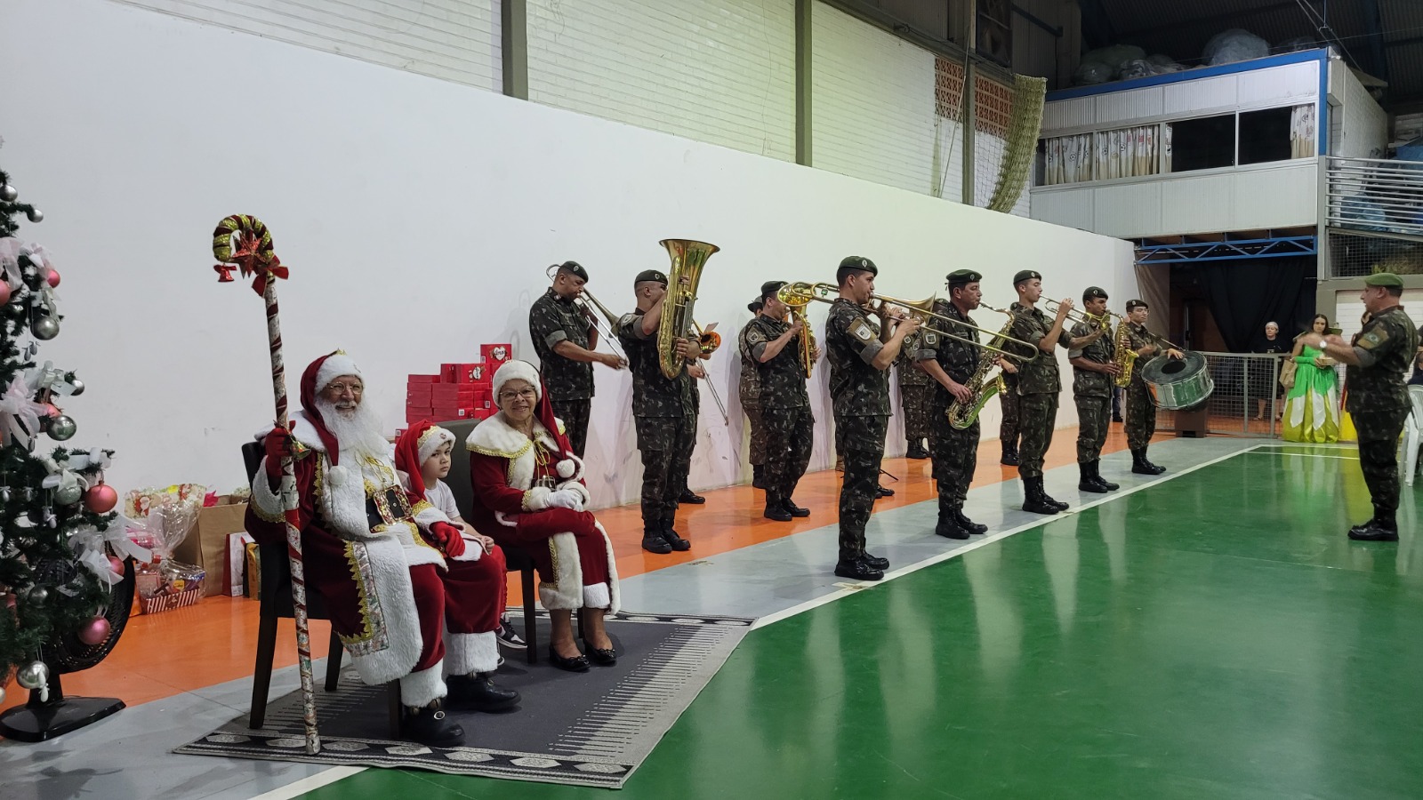 APAE Cocal do Sul re&uacute;ne alunos e familiares para celebrar o Natal 