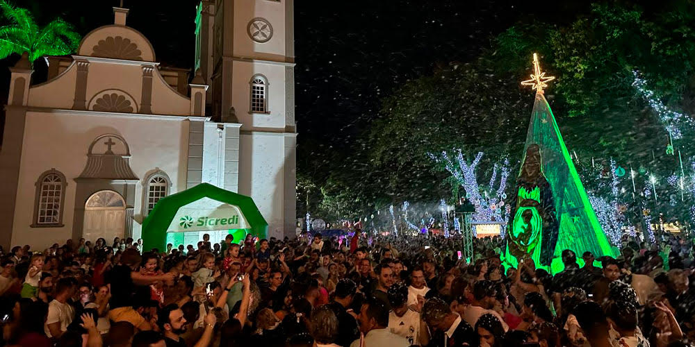  Natal Encantado inicia programa&ccedil;&atilde;o com chegada do Papai Noel 
