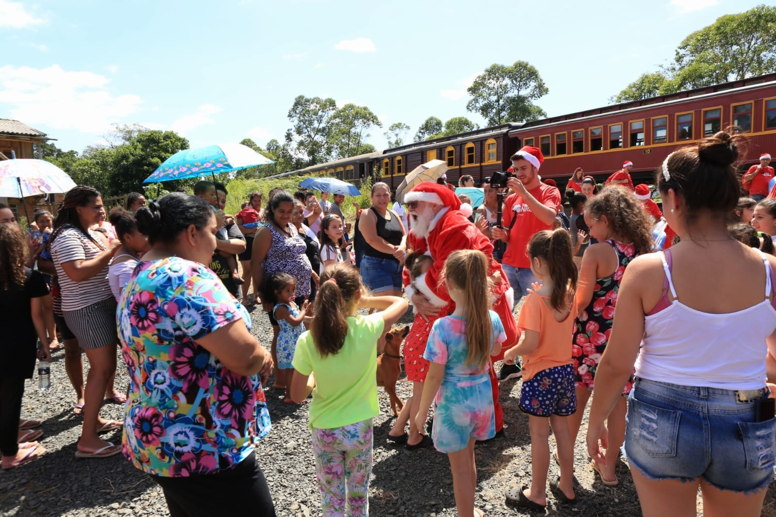 Solidariedade e emo&ccedil;&atilde;o marcam primeiro dia do Trem de Natal da FTC