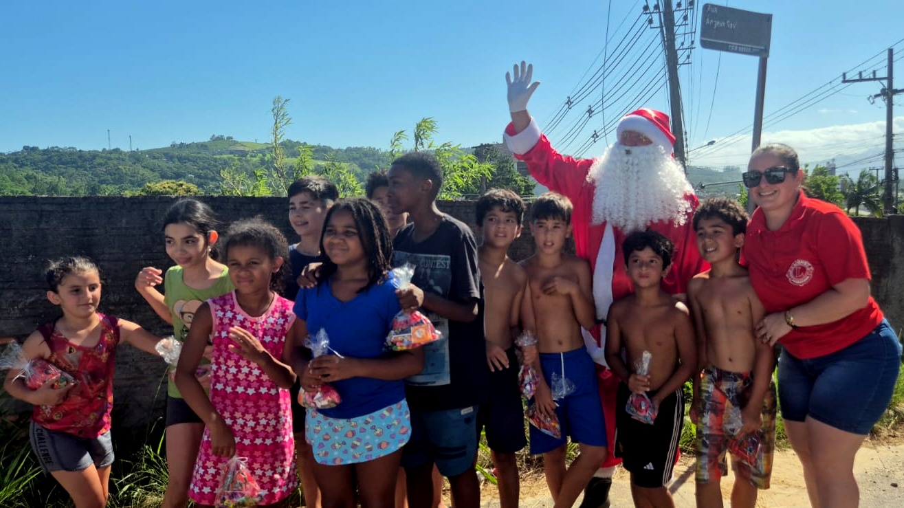 Lions Clube de Sider&oacute;polis (SC) distribui mais de 500 pacotes de guloseimas