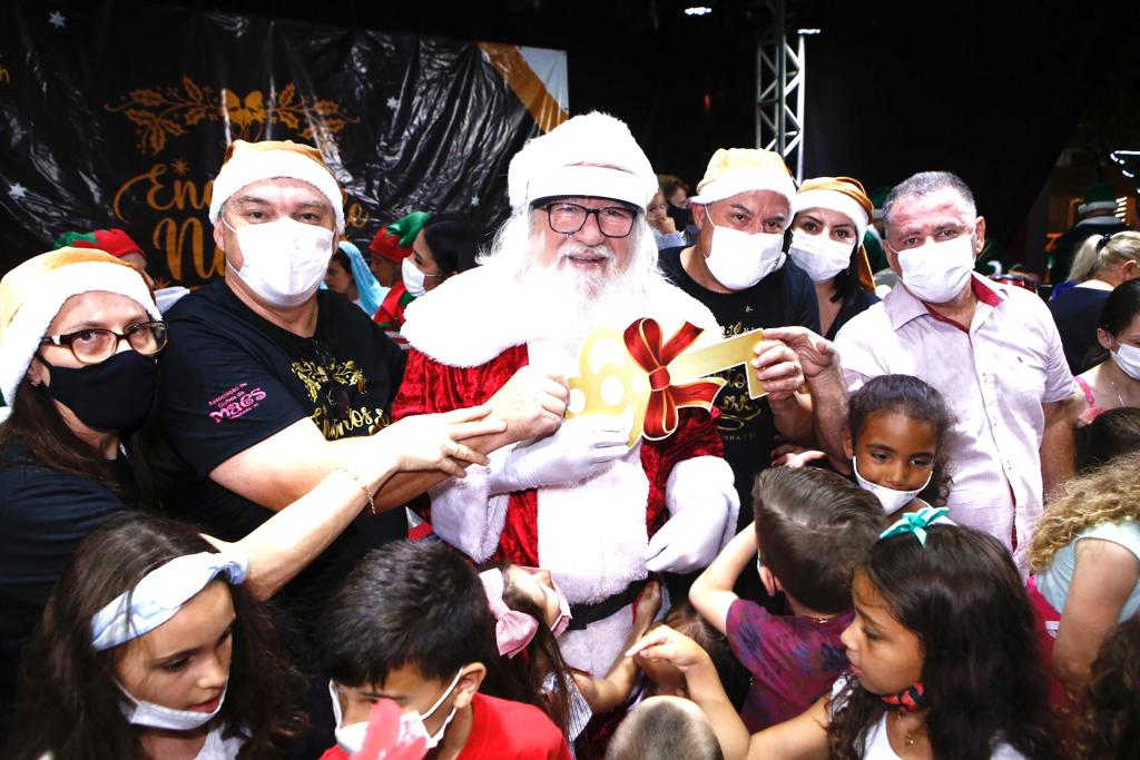 Chegada do Papai Noel marcam in&iacute;cio do Encantos de Natal em Forquilhinha