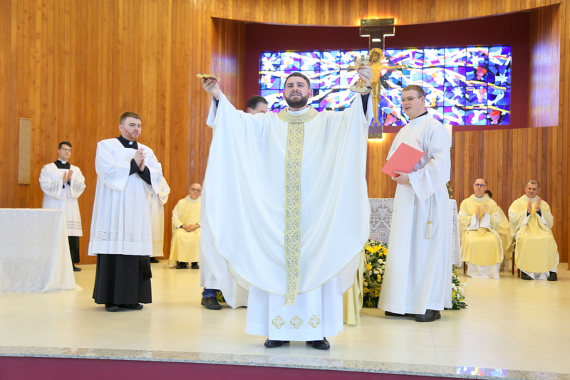 Diocese S&atilde;o Jos&eacute; de Crici&uacute;ma (SC) celebra ordena&ccedil;&atilde;o de Padre Jader
