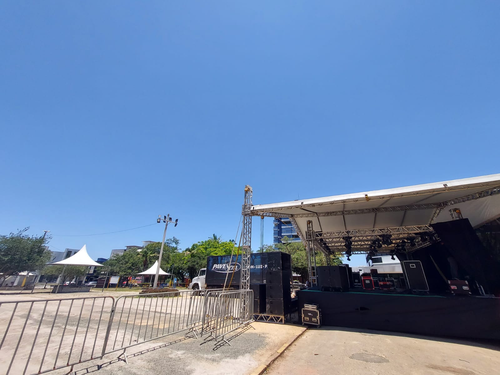 I&ccedil;ara completa 60 anos de funda&ccedil;&atilde;o com show gospel e corte do bolo
