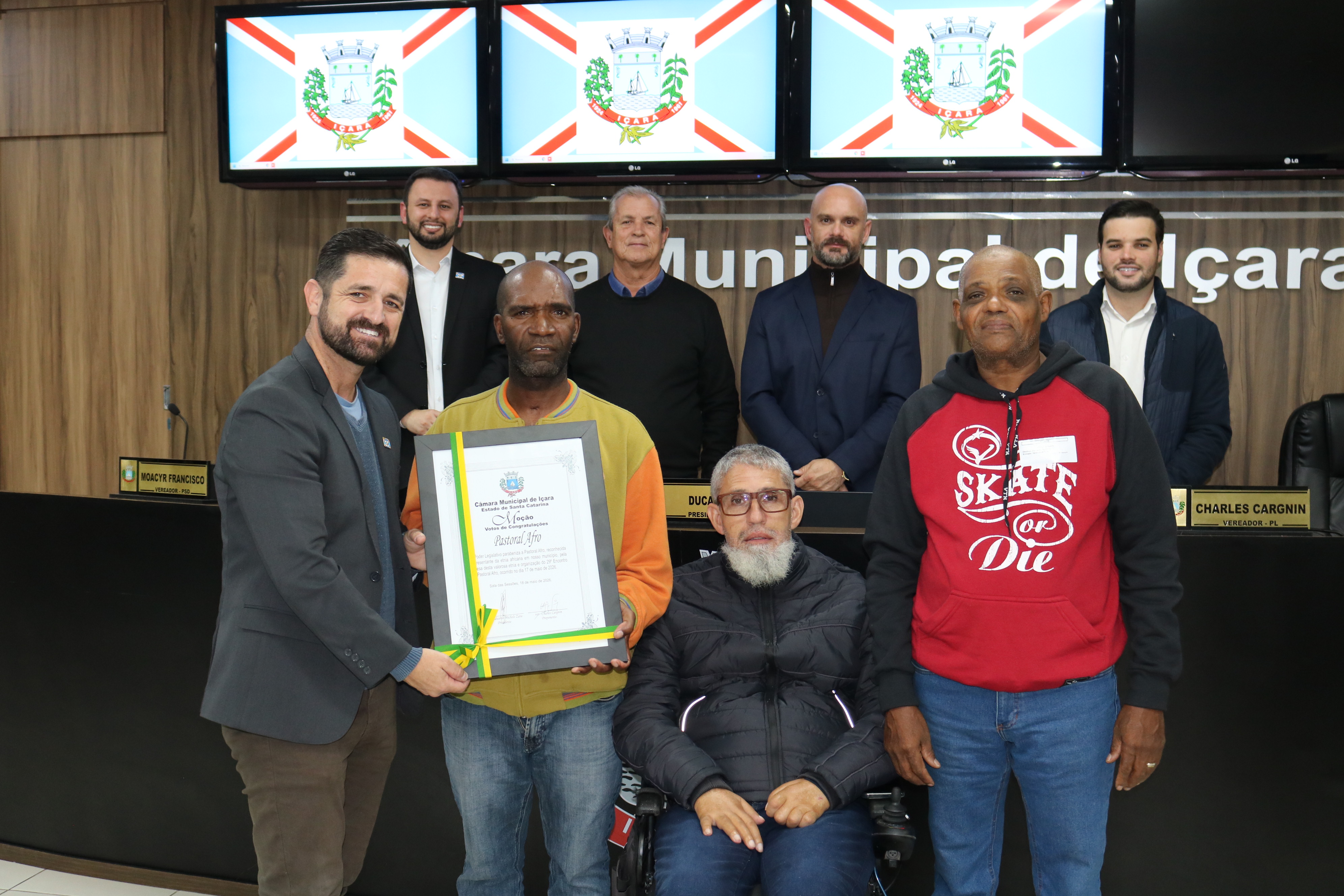 Pastoral Afro recebe mo&ccedil;&atilde;o da C&acirc;mara Municipal de I&ccedil;ara (SC)