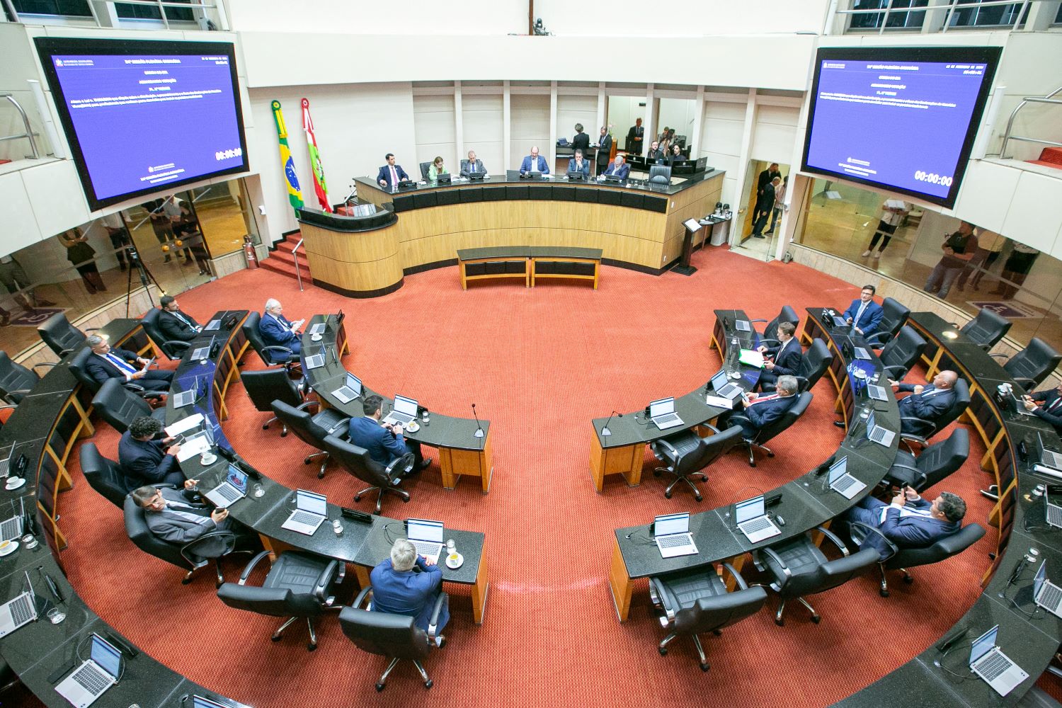 Pelo Estado: Alesc aprova or&ccedil;amento do Estado para 2025