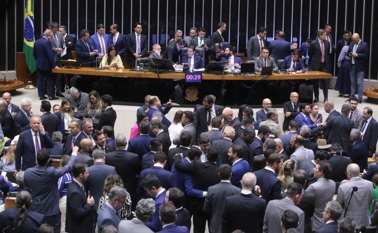 Vagas extras na Assembleia podem sobrar para o bolso do povo
