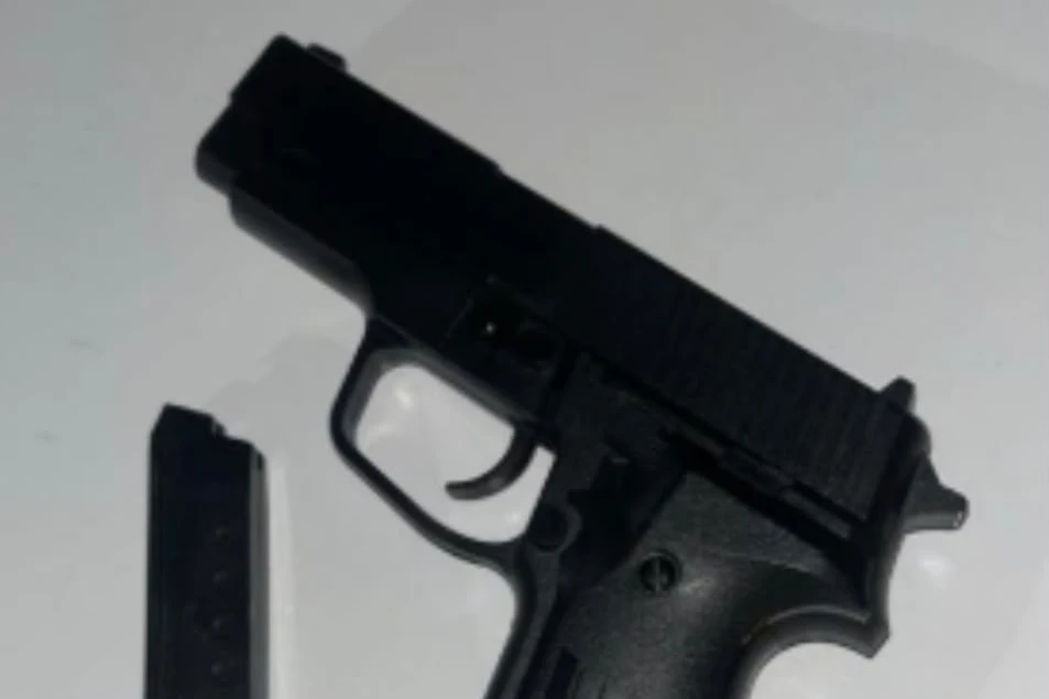 Homem aciona a PM ap&oacute;s ser amea&ccedil;ado por estranho com arma falsa