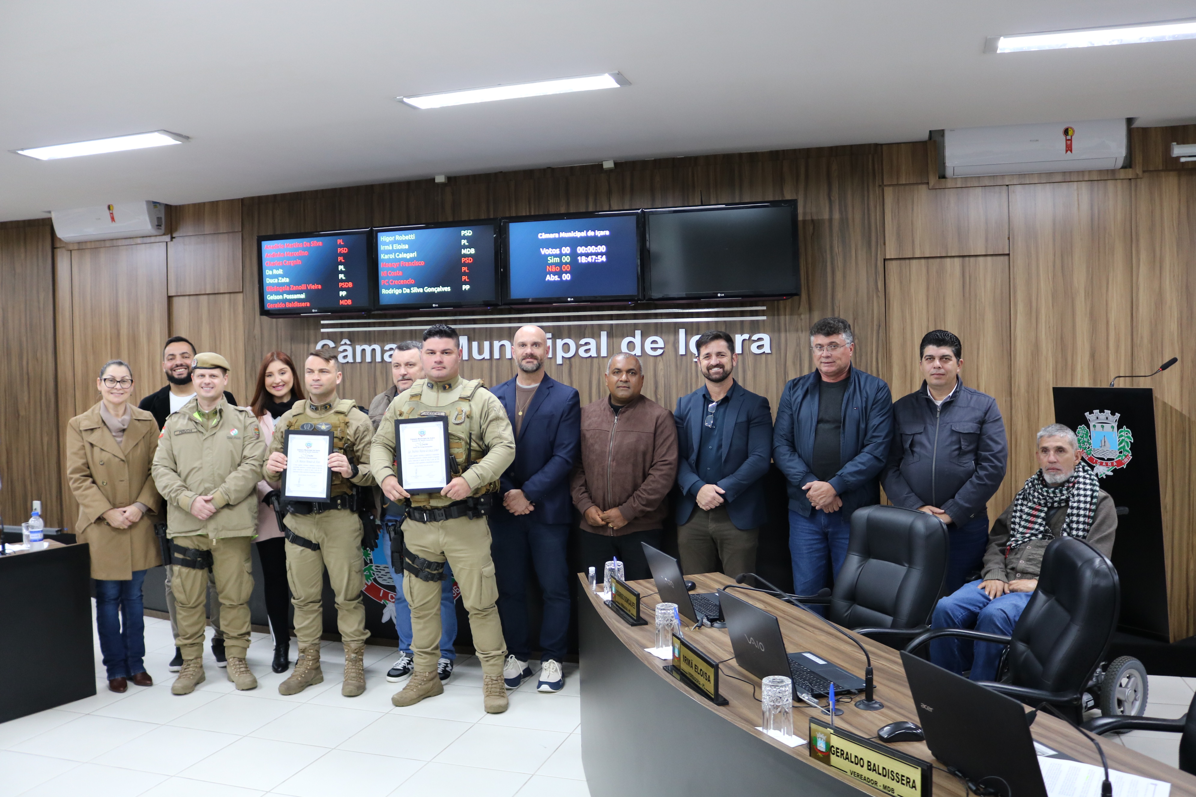 Mo&ccedil;&atilde;o de reconhecimento por expressiva produtividade de policiais militares 