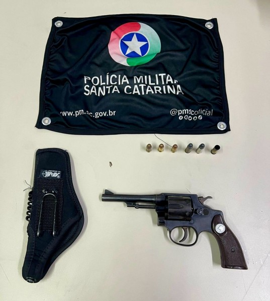 PM prende homem por porte ilegal de arma de fogo em I&ccedil;ara (SC)