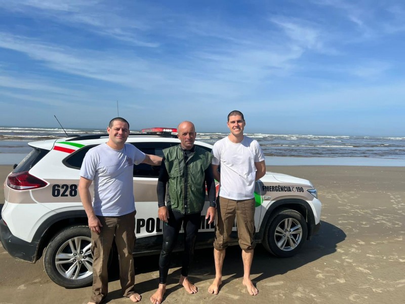 Militares evitam afogamento ao salvar pescador em Balne&aacute;rio Rinc&atilde;o (SC)