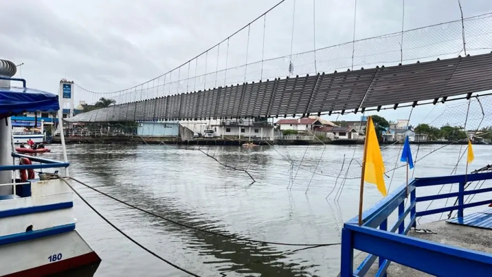 Achado corpo de jovem desaparecido na queda de ponte em Passo de Torres