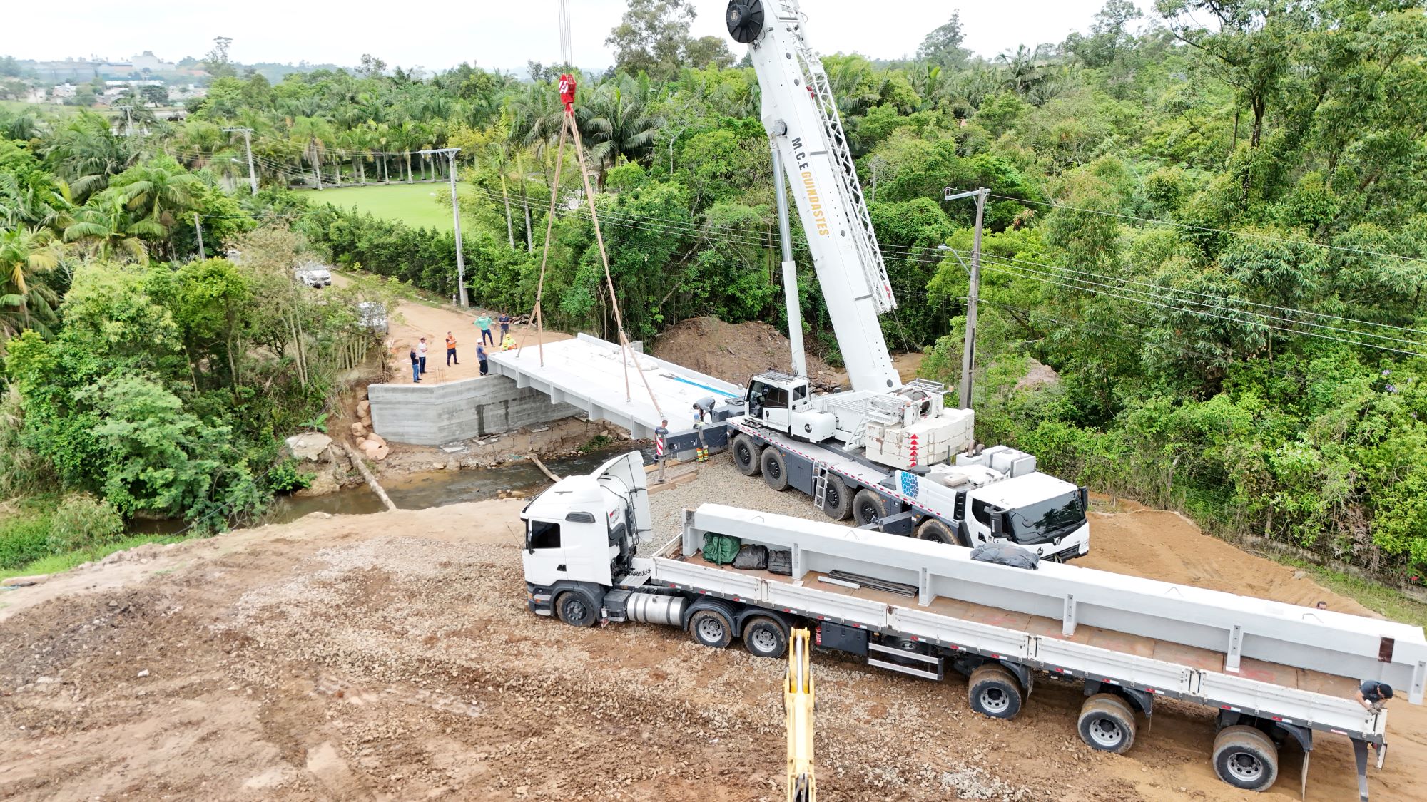 Ponte que liga Morro da Fuma&ccedil;a (SC) e I&ccedil;ara (SC) em Ronco D'&Aacute;gua recebe estrutura 