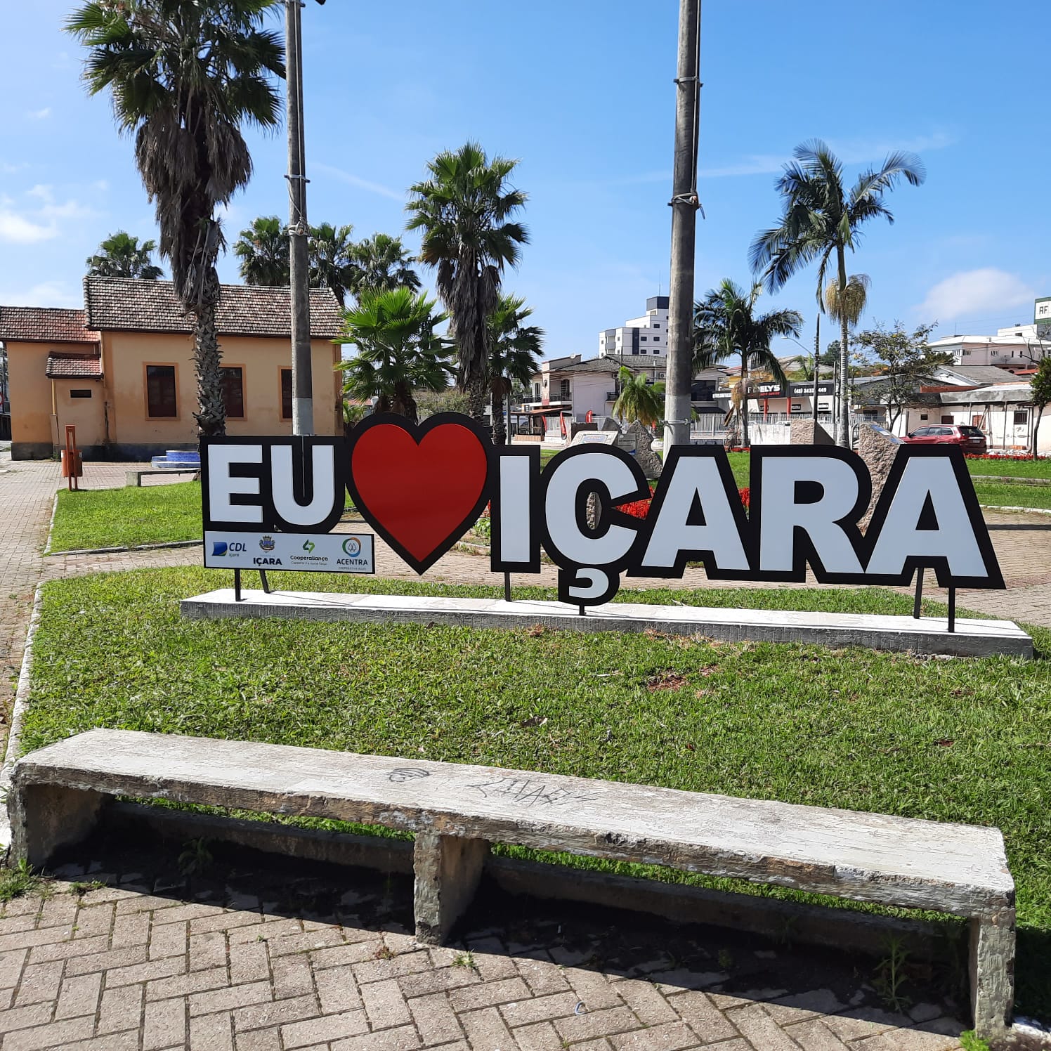 Pra&ccedil;a do Imigrante necessita de nova ilumina&ccedil;&atilde;o aponta o vereador Edson Freitas