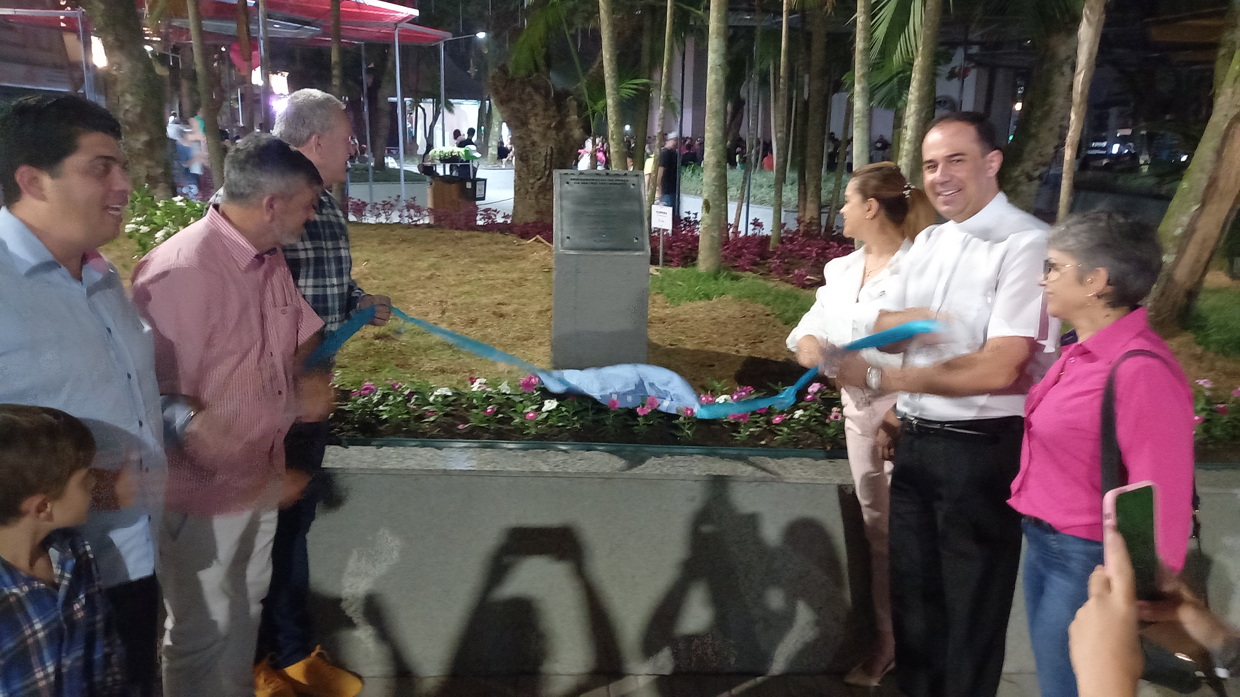 Inaugurada a revitaliza&ccedil;&atilde;o da Pra&ccedil;a da Matriz S&atilde;o Donato em I&ccedil;ara