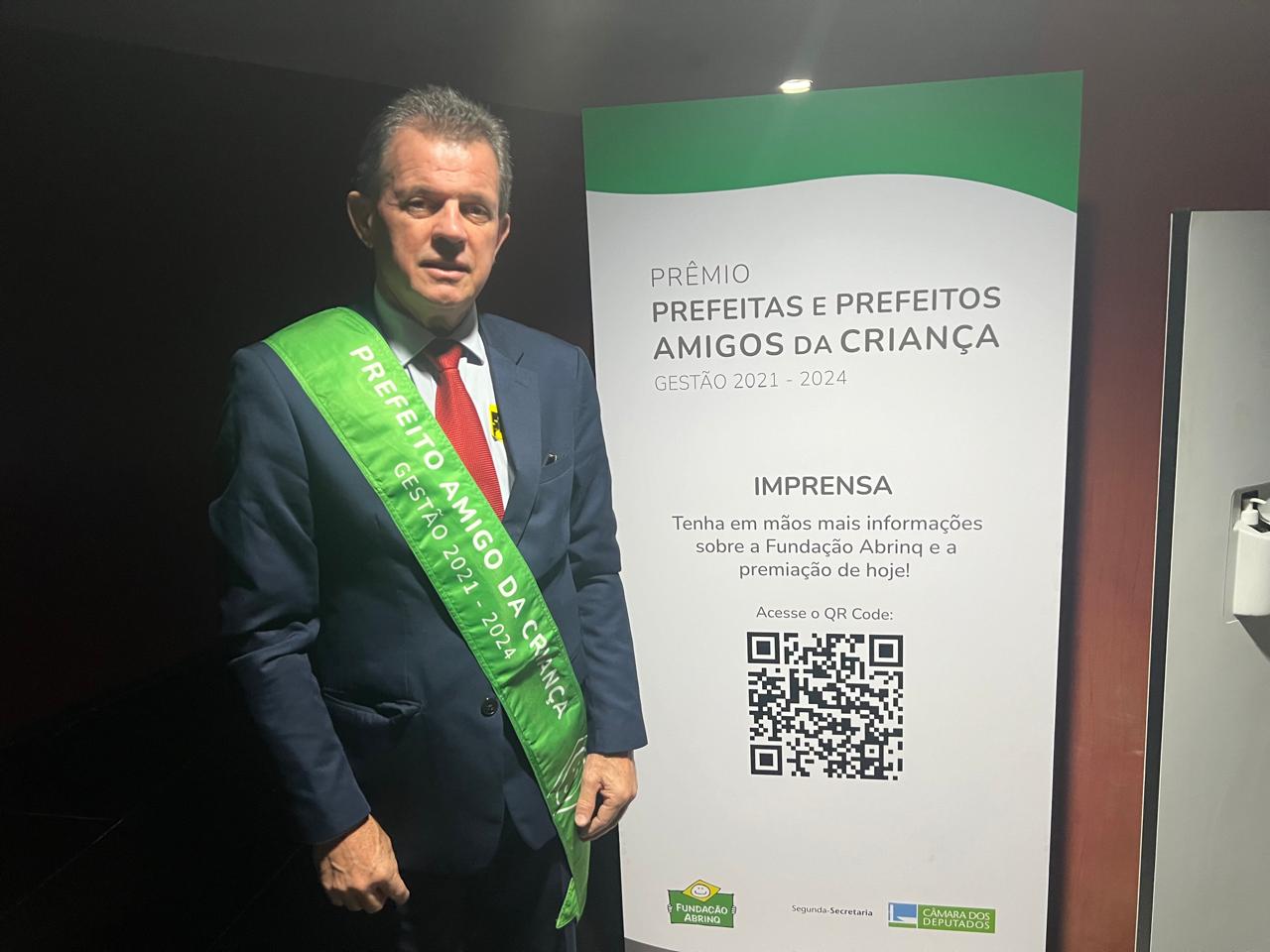 Rog&eacute;rio Frigo recebe em DF o pr&ecirc;mio Prefeito Amigo da Crian&ccedil;a