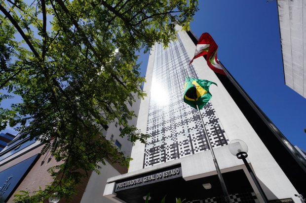 Estado entra com recurso contra decis&atilde;o que contraria jurisprud&ecirc;ncia sobre a greve