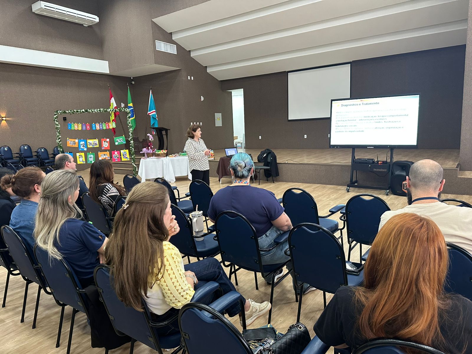 Professores de L&iacute;ngua Inglesa participam de forma&ccedil;&atilde;o com refer&ecirc;ncia nacional