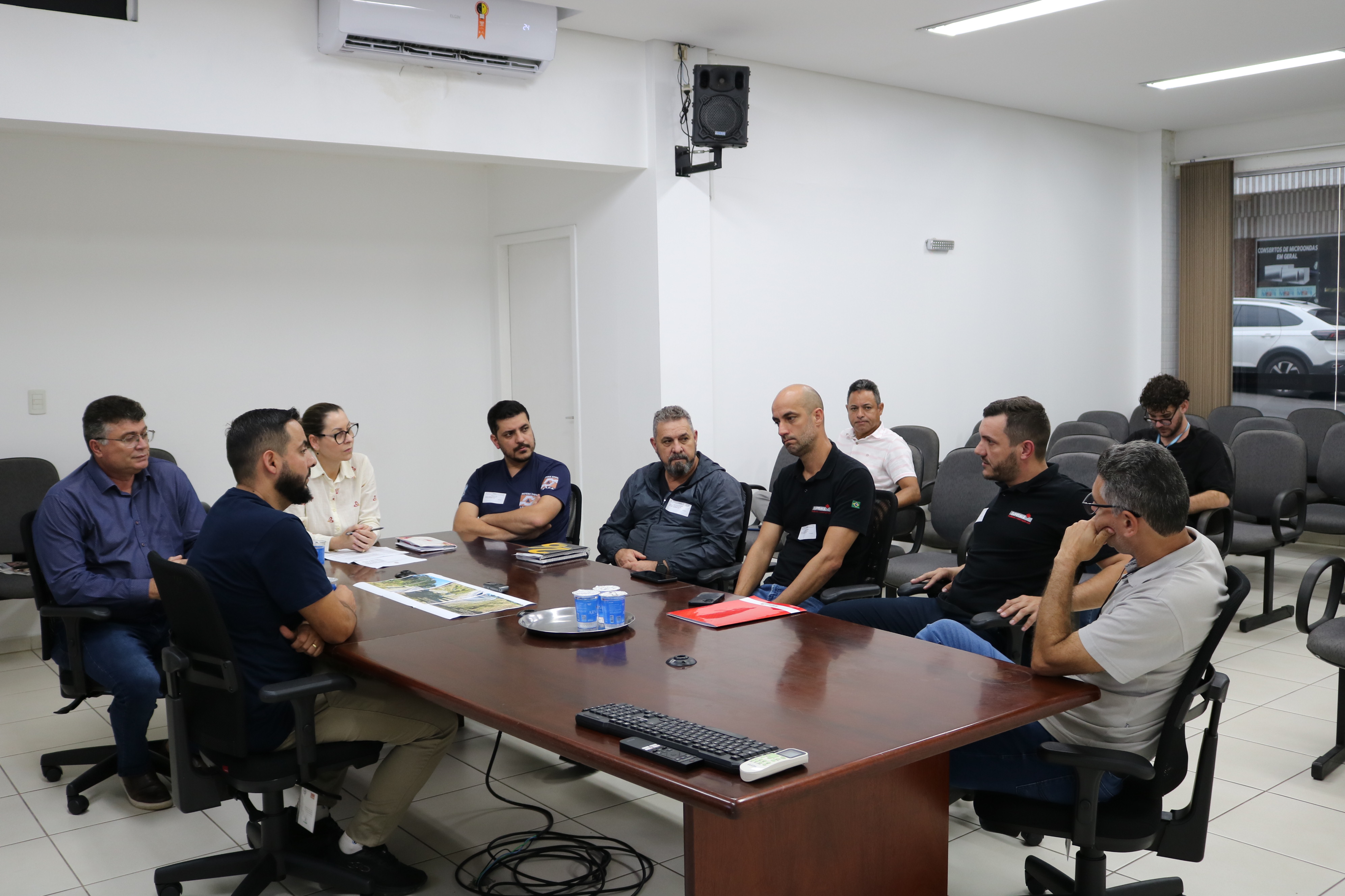 Problemas na Rodovia Francisco Jo&atilde;o Luiz discutidos em reuni&atilde;o ser&atilde;o sanados
