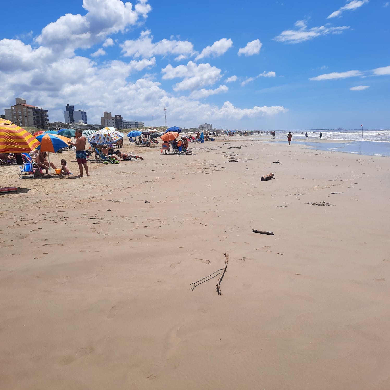 Domingo de sol de manh&atilde; e pancadas de chuva &agrave; tarde em Balne&aacute;rio Rinc&atilde;o