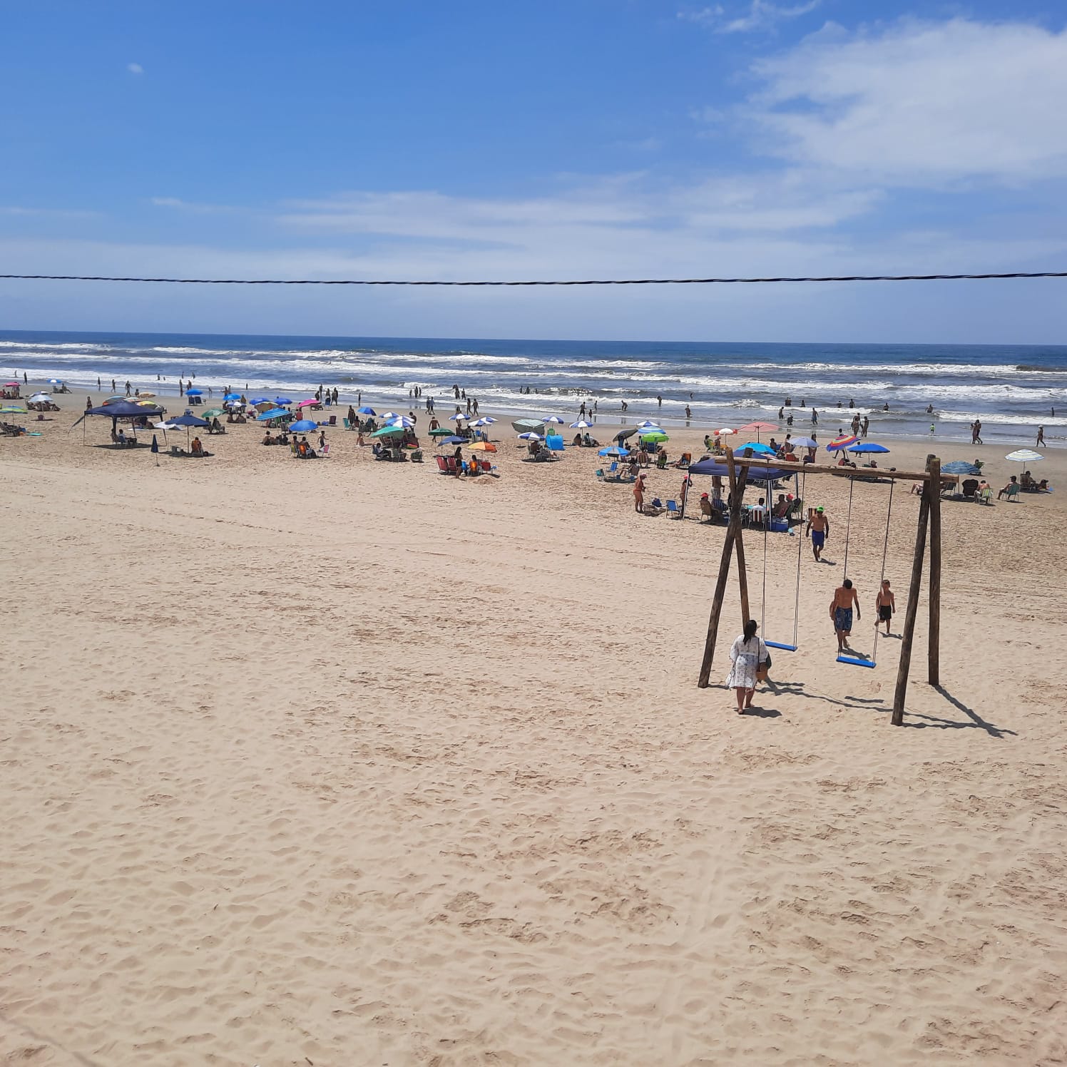 Fim de semana de sol e praia lotada em Balne&aacute;rio Rinc&atilde;o