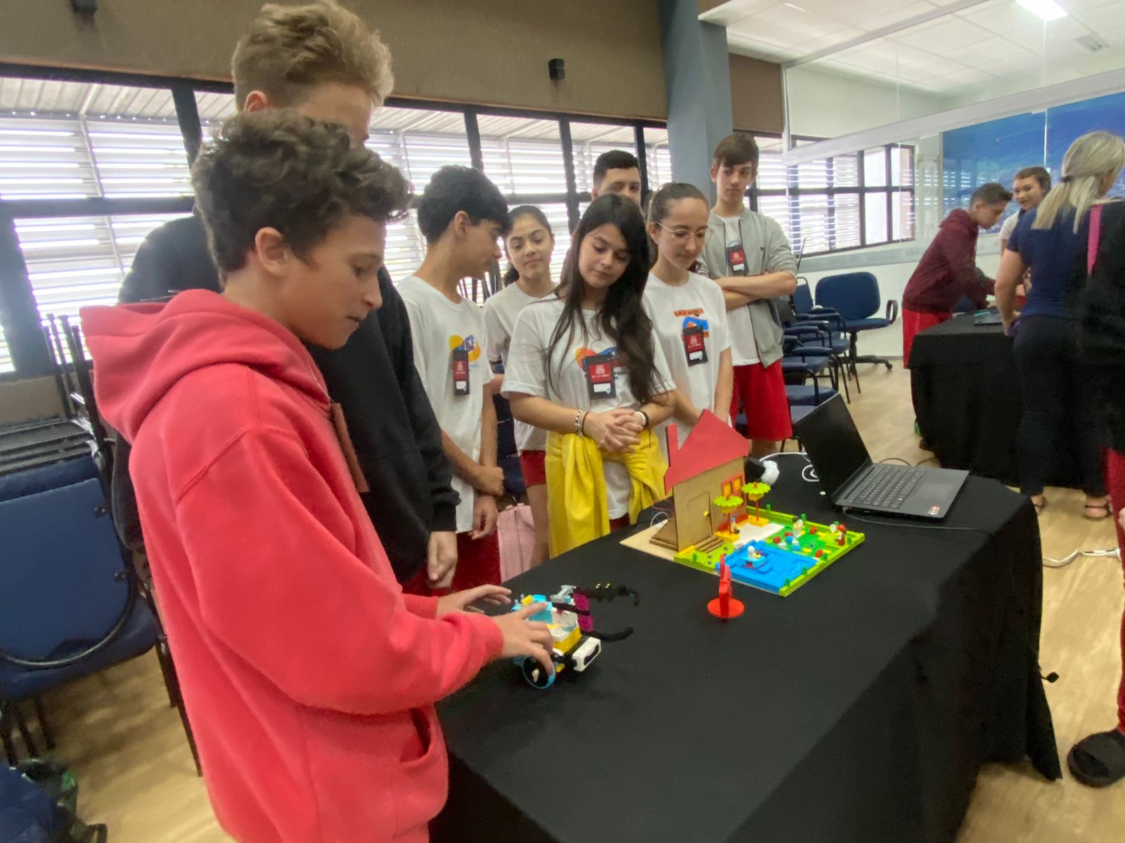 Alunos do curso de rob&oacute;tica do I&ccedil;ara Mais Tec exp&otilde;em trabalhos em feira