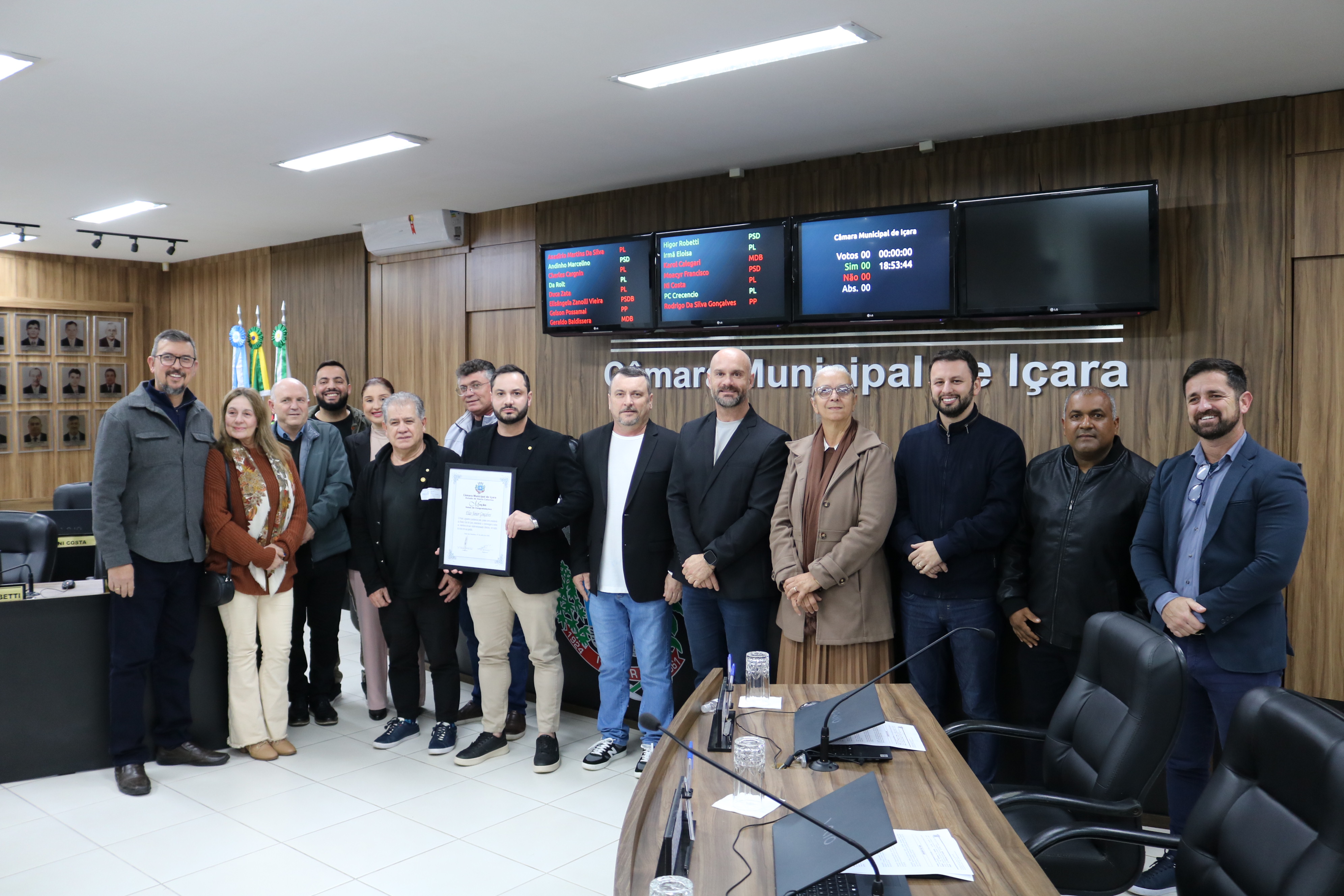 Novo Presidente do Rotary Club de I&ccedil;ara (SC) recebe mo&ccedil;&atilde;o do Legislativo